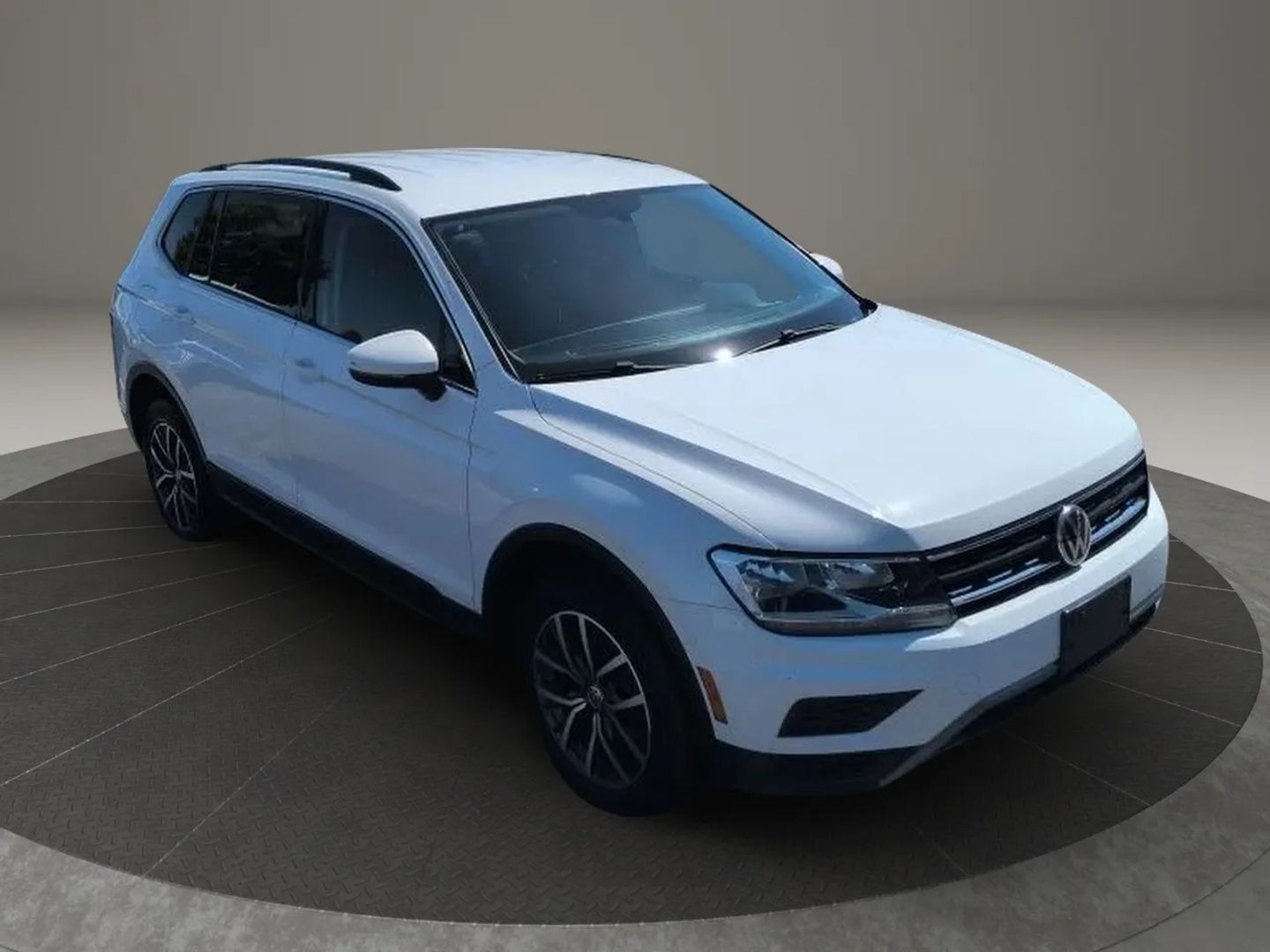 volkswagen tiguan 2018 3VV2B7AX2JM220599 image volkswagen tiguan 2018 3VV2B7AX2JM220599 image