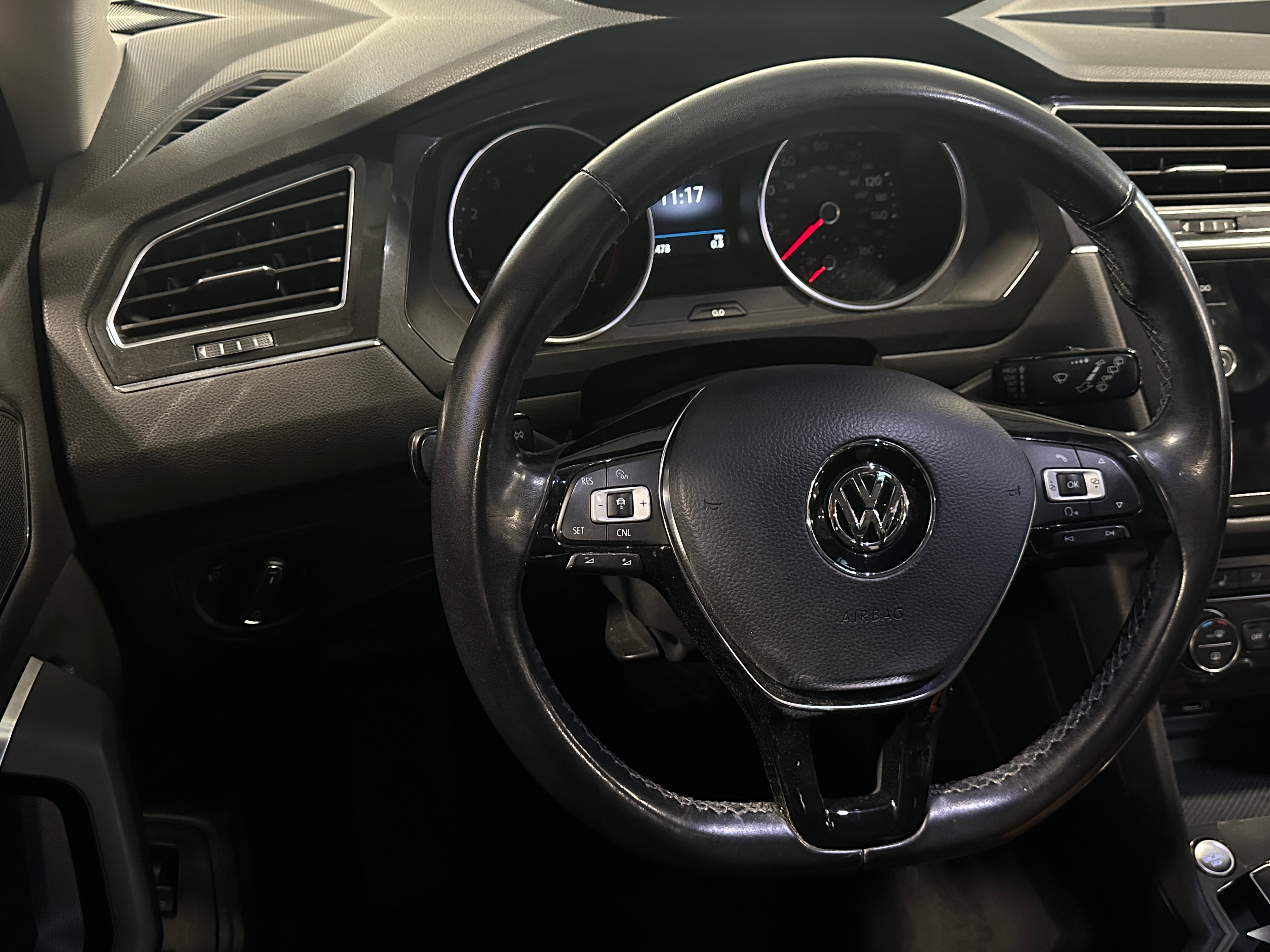 volkswagen tiguan 2018 3VV2B7AX0JM013287 image volkswagen tiguan 2018 3VV2B7AX0JM013287 image