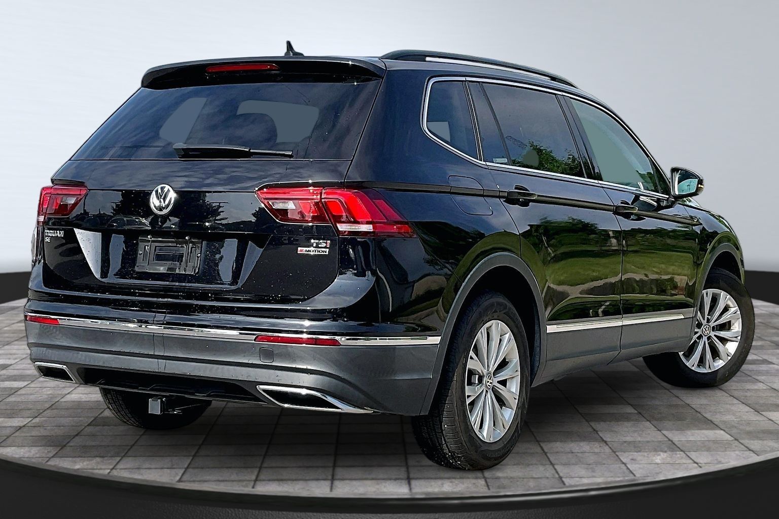 volkswagen tiguan 2018 3VV2B7AX0JM078494 image volkswagen tiguan 2018 3VV2B7AX0JM078494 image