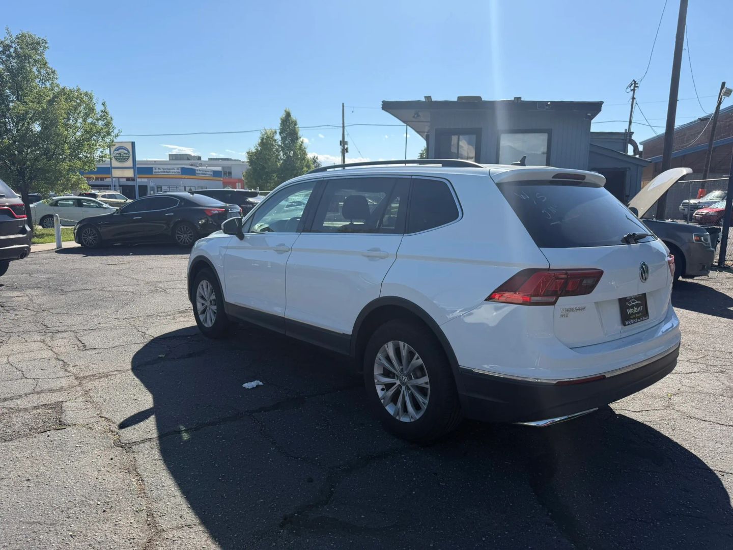 volkswagen tiguan 2018 3VV2B7AX7JM099777 image volkswagen tiguan 2018 3VV2B7AX7JM099777 image