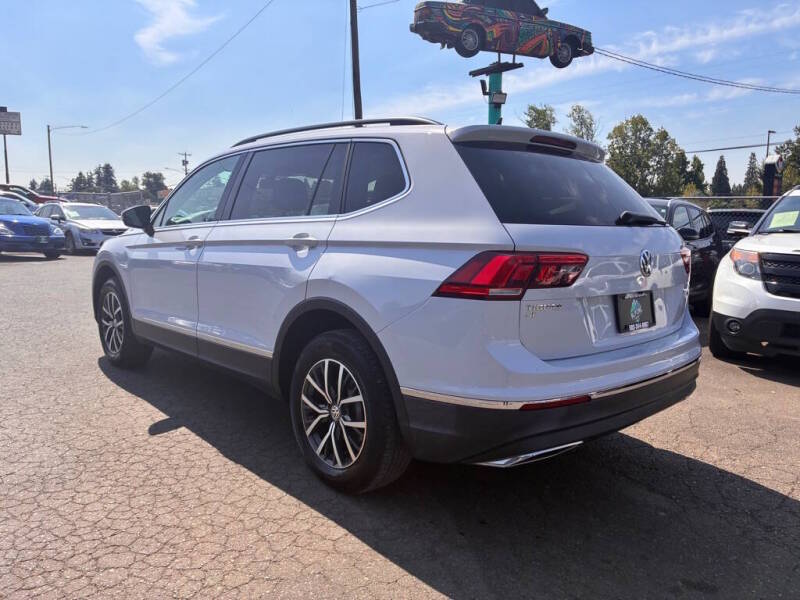 volkswagen tiguan 2018 3VV2B7AX0JM212825 image volkswagen tiguan 2018 3VV2B7AX0JM212825 image
