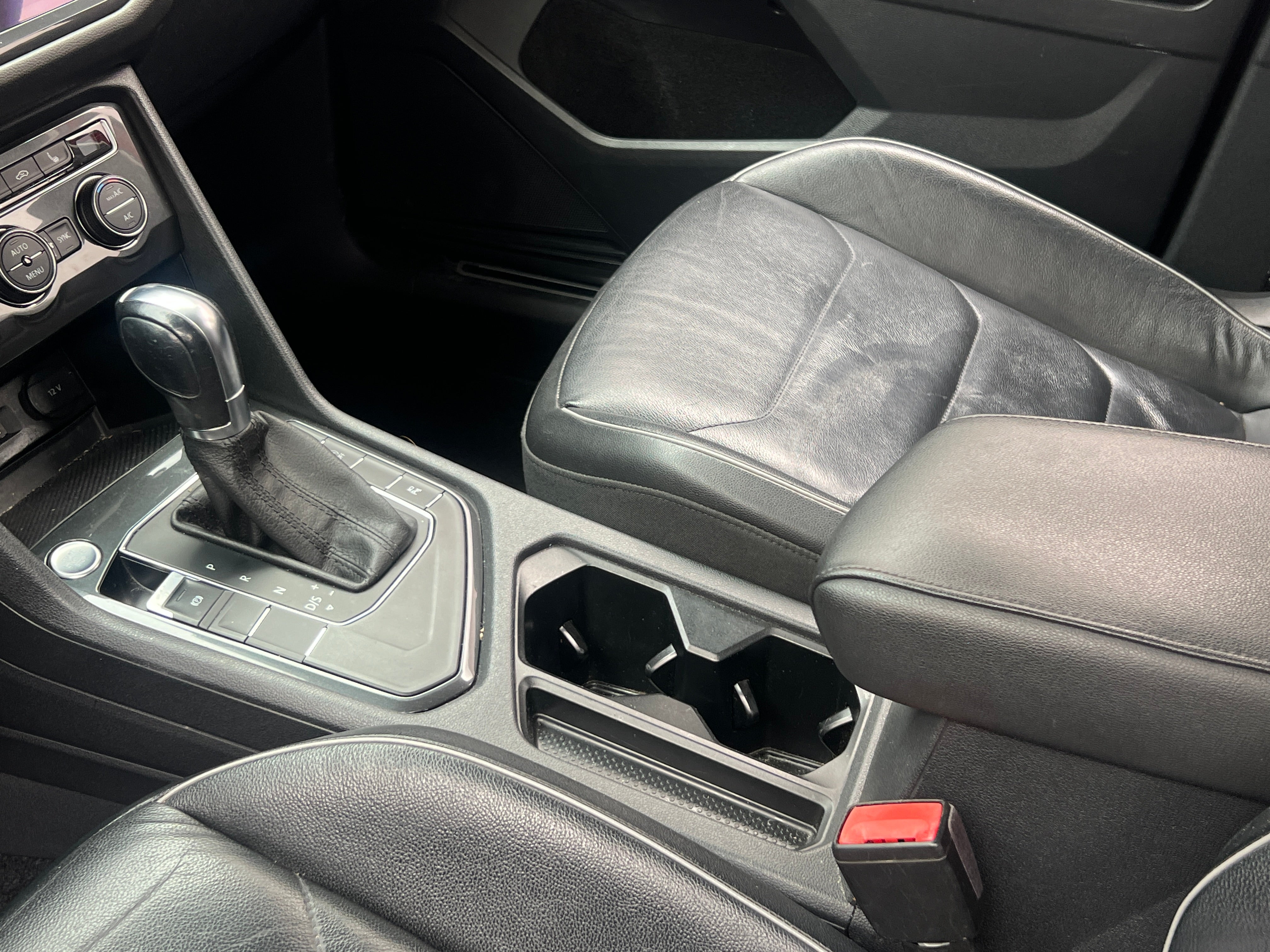 volkswagen tiguan 2018 3VV5B7AX3JM020912 image volkswagen tiguan 2018 3VV5B7AX3JM020912 image