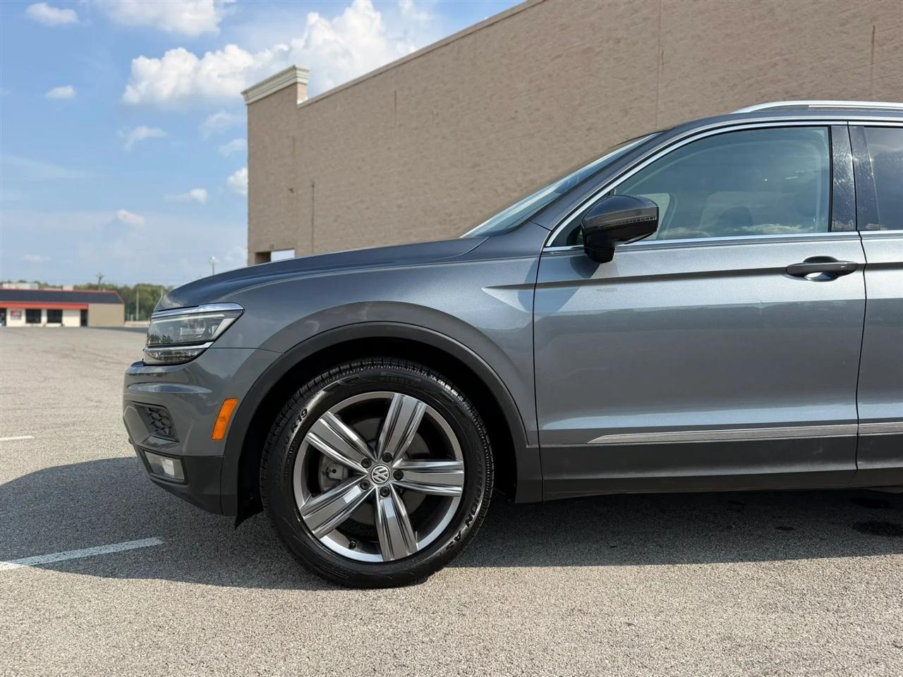 volkswagen tiguan 2018 3VV5B7AX7JM121144 image volkswagen tiguan 2018 3VV5B7AX7JM121144 image