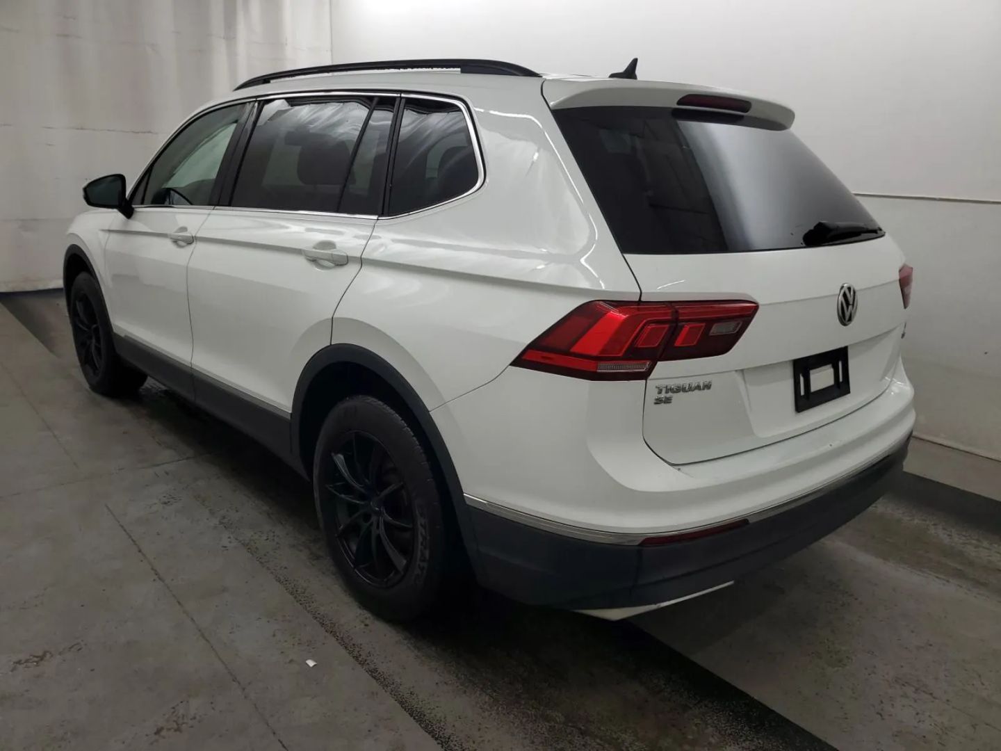 volkswagen tiguan 2018 3VV2B7AX2JM012545 image volkswagen tiguan 2018 3VV2B7AX2JM012545 image