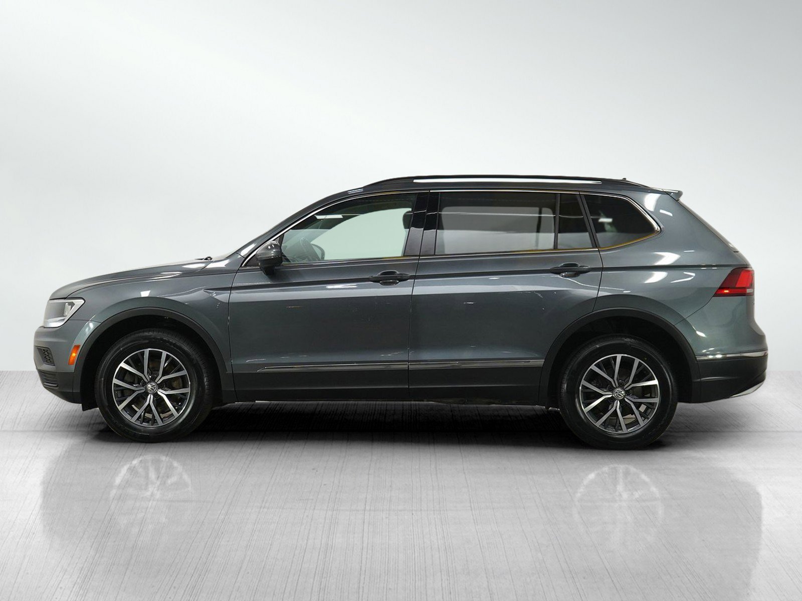volkswagen tiguan 2018 3VV2B7AX2JM191475 image volkswagen tiguan 2018 3VV2B7AX2JM191475 image