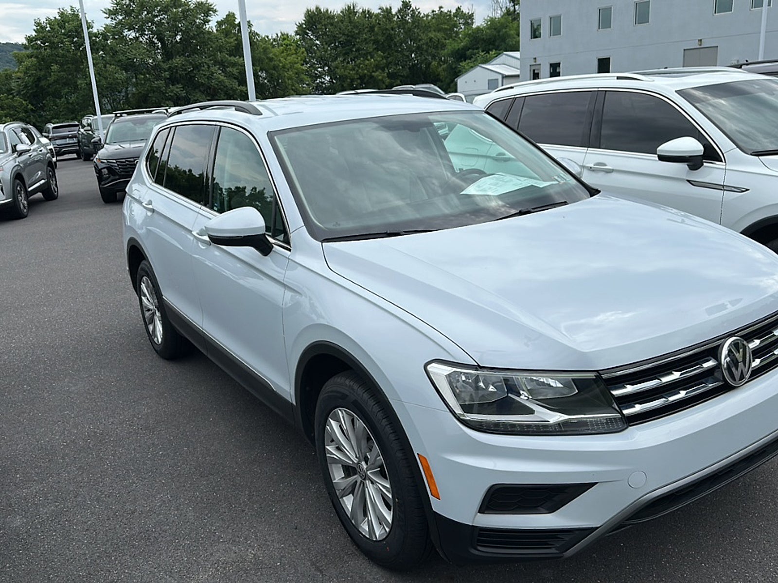 volkswagen tiguan 2018 3VV2B7AX2JM140266 image volkswagen tiguan 2018 3VV2B7AX2JM140266 image