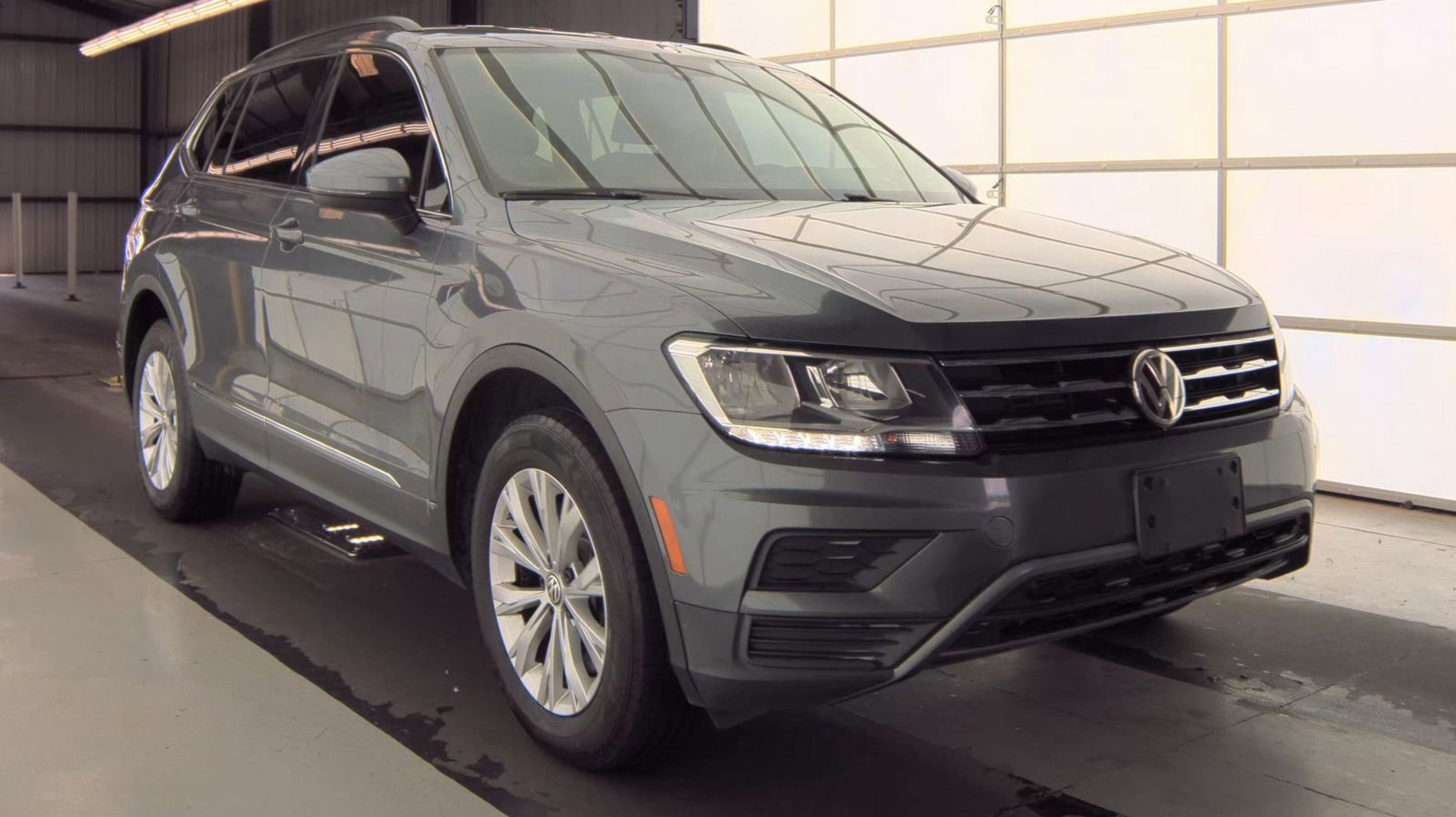 volkswagen tiguan 2018 3VV2B7AX7JM173179 image volkswagen tiguan 2018 3VV2B7AX7JM173179 image