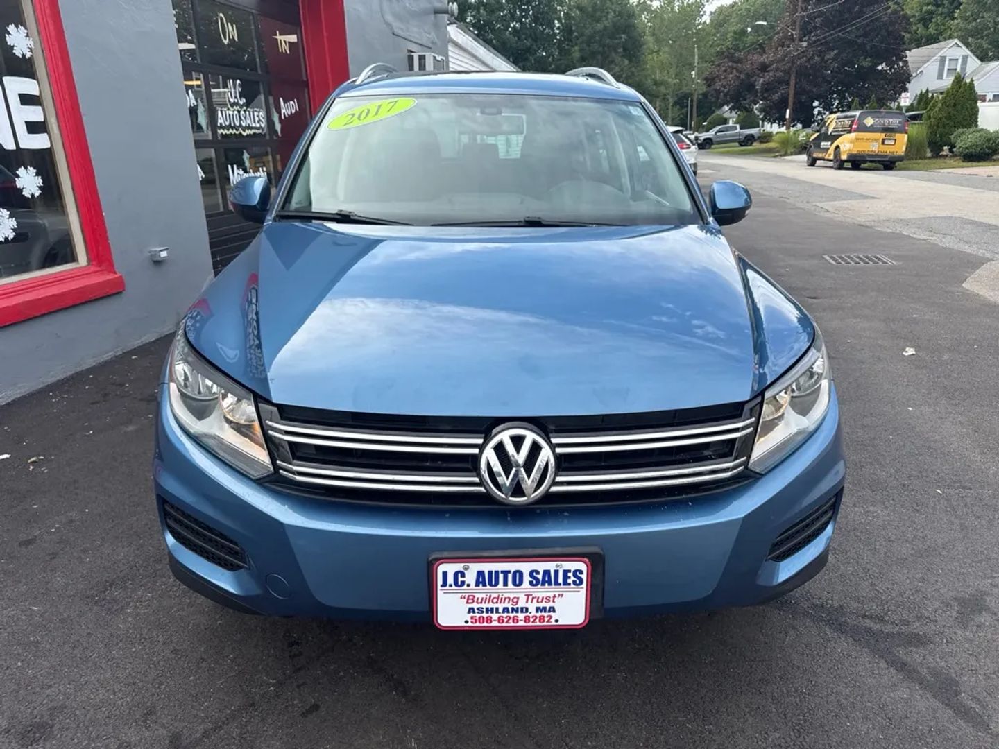 volkswagen tiguan 2017 WVGRV7AXXHK002508 image volkswagen tiguan 2017 WVGRV7AXXHK002508 image