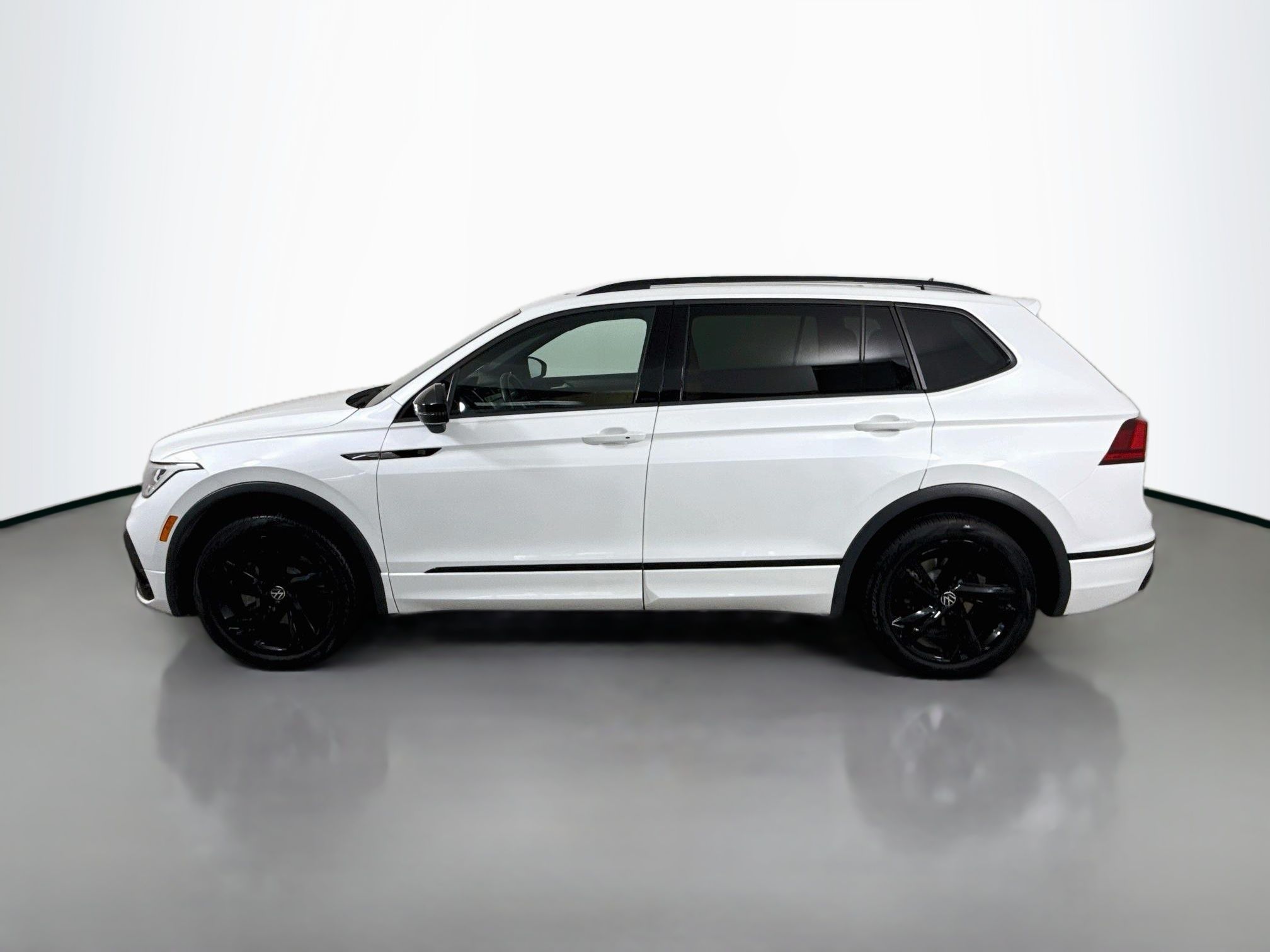 volkswagen tiguan 2024 3VV8B7AXXRM075589 image volkswagen tiguan 2024 3VV8B7AXXRM075589 image
