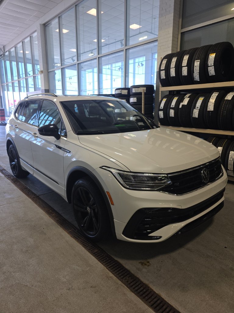 volkswagen tiguan 2024 3VV8B7AX3RM180085 image volkswagen tiguan 2024 3VV8B7AX3RM180085 image