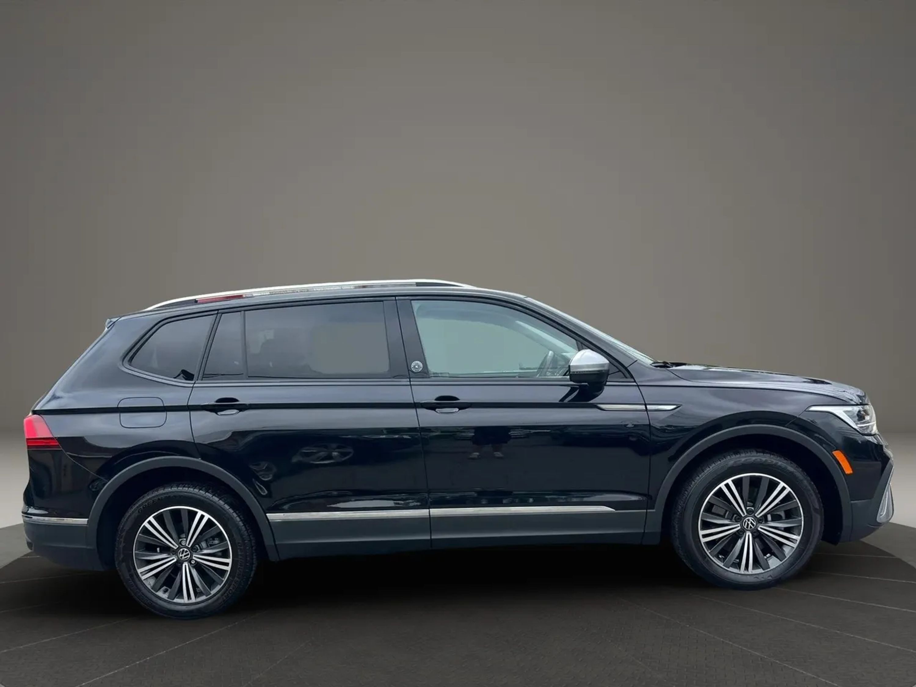 volkswagen tiguan 2024 3VVAB7AX7RM234344 image volkswagen tiguan 2024 3VVAB7AX7RM234344 image