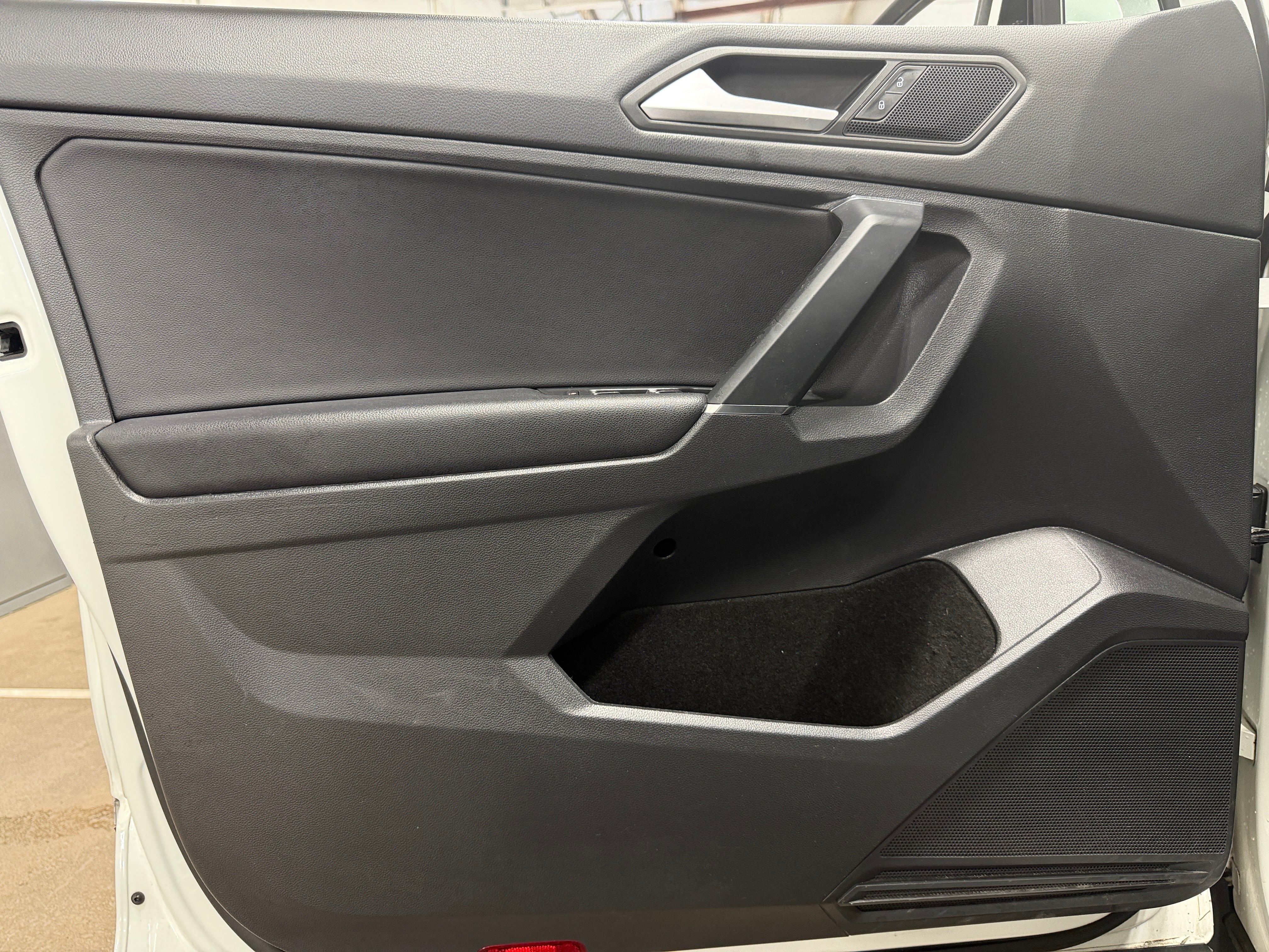volkswagen tiguan 2020 3VV2B7AX8LM099855 image volkswagen tiguan 2020 3VV2B7AX8LM099855 image