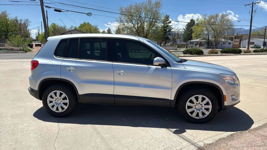 volkswagen tiguan 2011 WVGBV7AX7BW521632 image