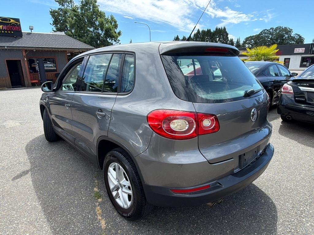 volkswagen tiguan 2011 WVGAV7AX8BW553405 image volkswagen tiguan 2011 WVGAV7AX8BW553405 image