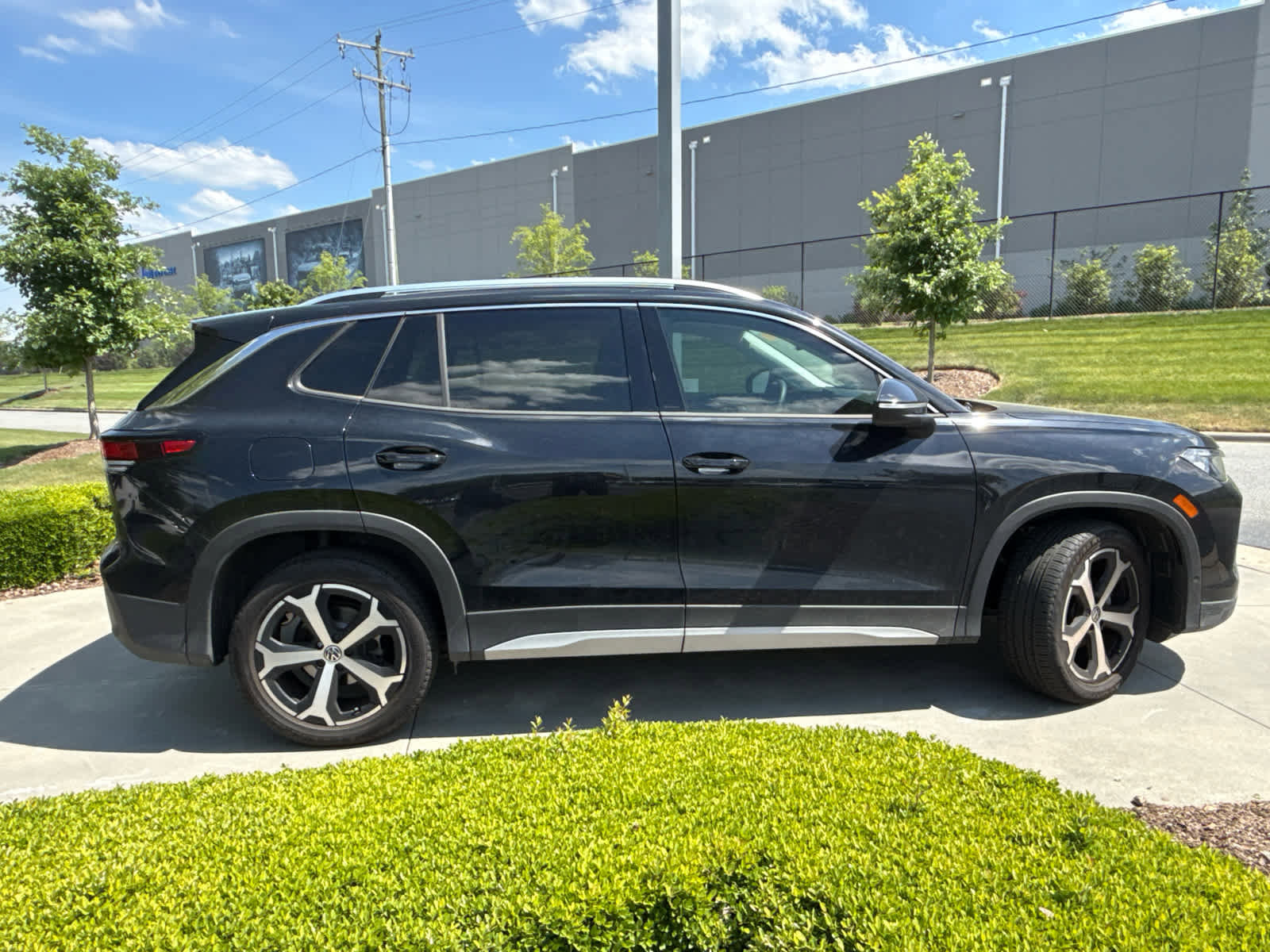 volkswagen tiguan 2025 3VVFR7RM4SM018467 image volkswagen tiguan 2025 3VVFR7RM4SM018467 image