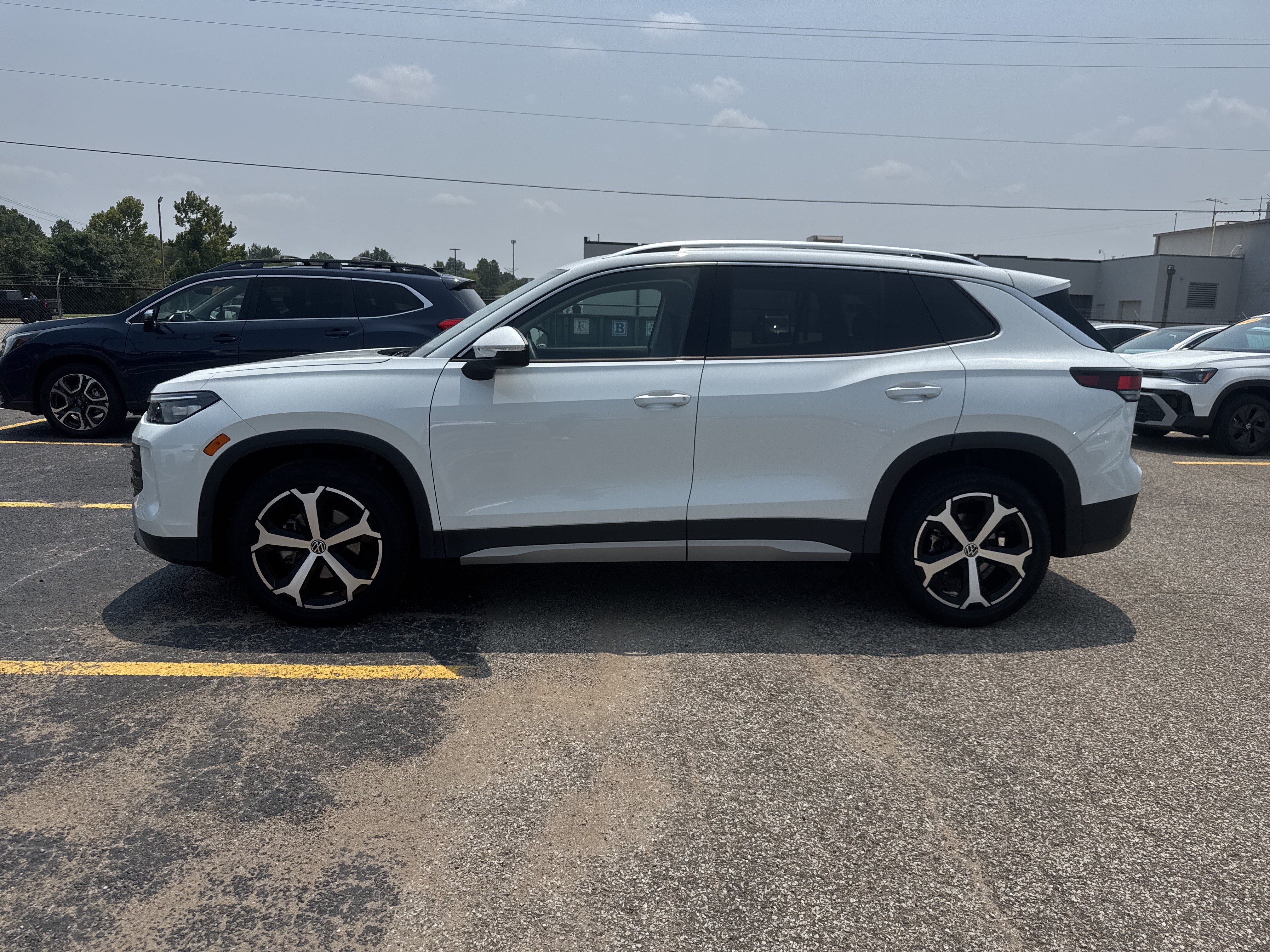 volkswagen tiguan 2025 3VVFR7RM2SM041794 image volkswagen tiguan 2025 3VVFR7RM2SM041794 image