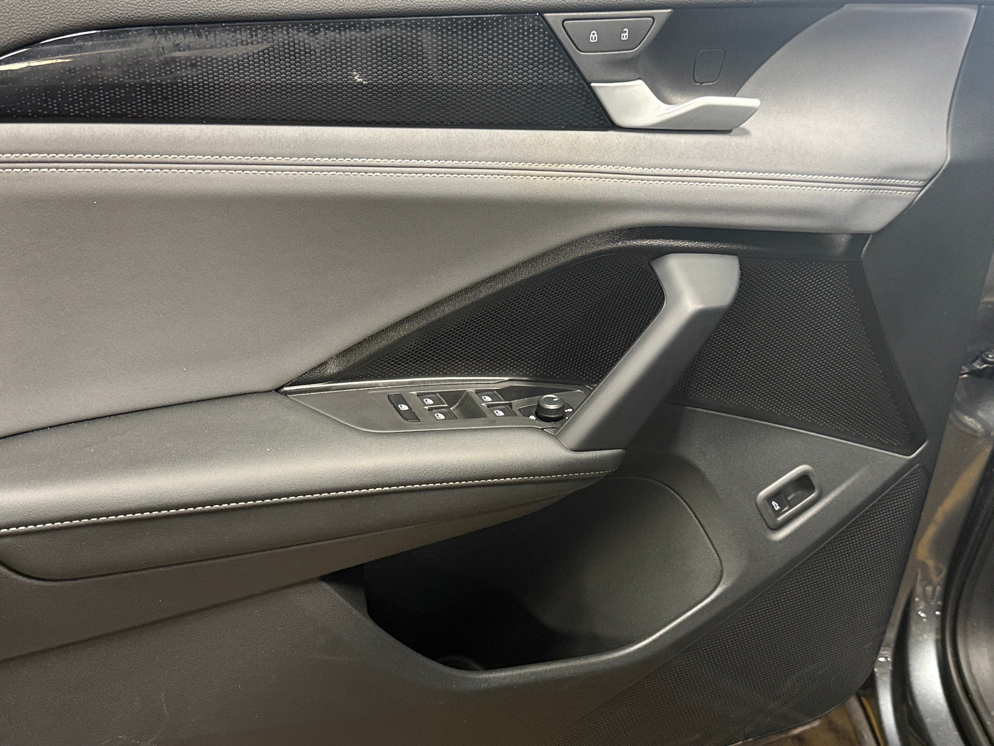 volkswagen tiguan 2025 3VVFR7RM5SM013830 image volkswagen tiguan 2025 3VVFR7RM5SM013830 image