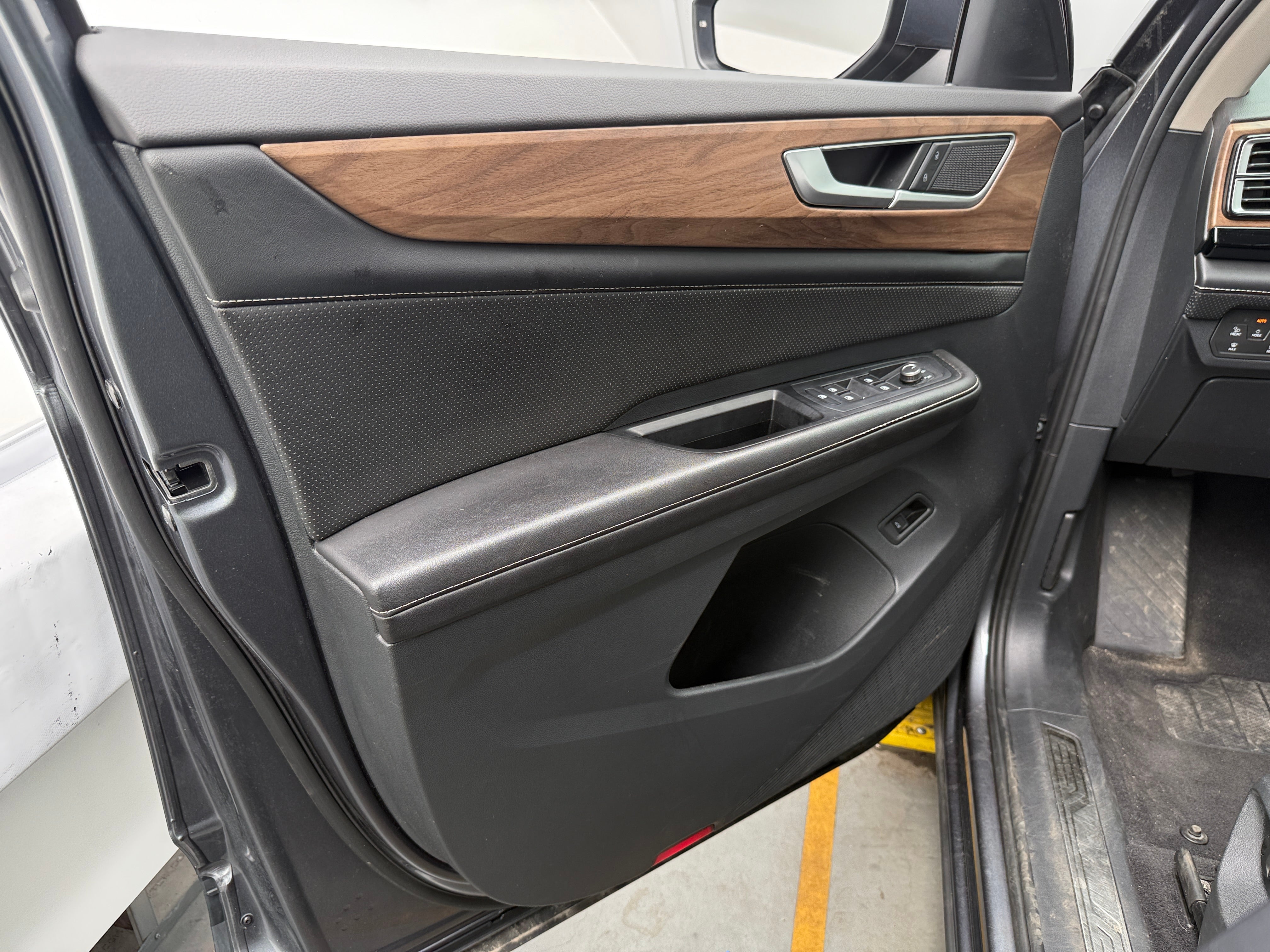 volkswagen atlas 2024 1V2HR2CA5RC575083 image volkswagen atlas 2024 1V2HR2CA5RC575083 image