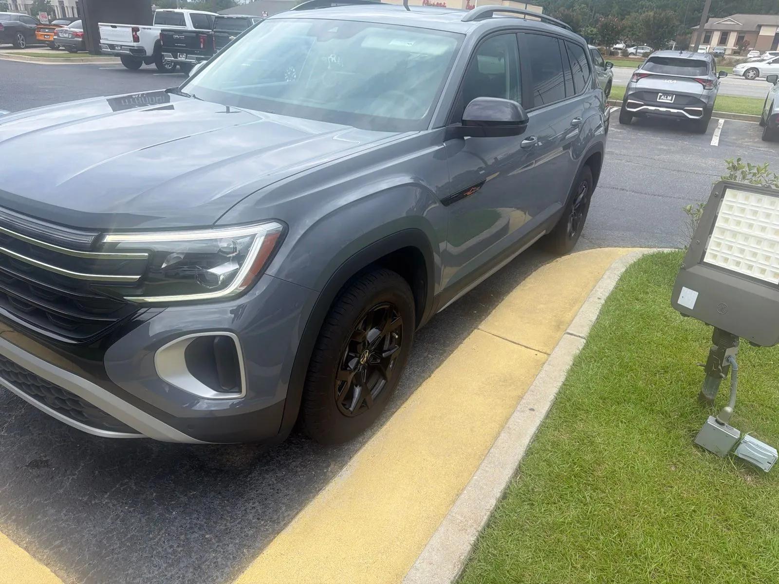volkswagen atlas 2025 1V2CR2CA2SC505783 image volkswagen atlas 2025 1V2CR2CA2SC505783 image