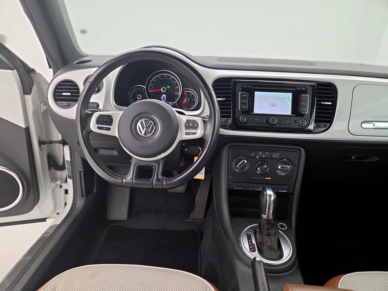 volkswagen beetle 2015 3VW517AT6FM808697 image volkswagen beetle 2015 3VW517AT6FM808697 image