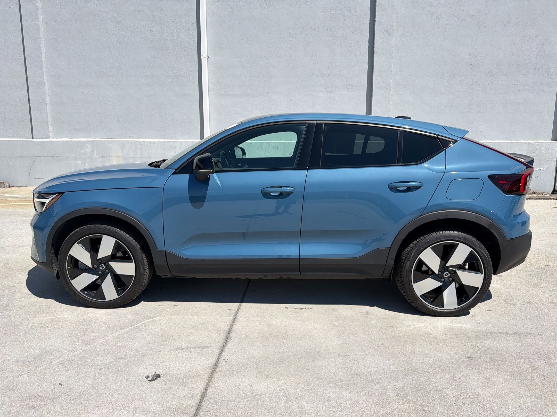 volvo c40 2023 YV4ED3GM6P2048392 image volvo c40 2023 YV4ED3GM6P2048392 image