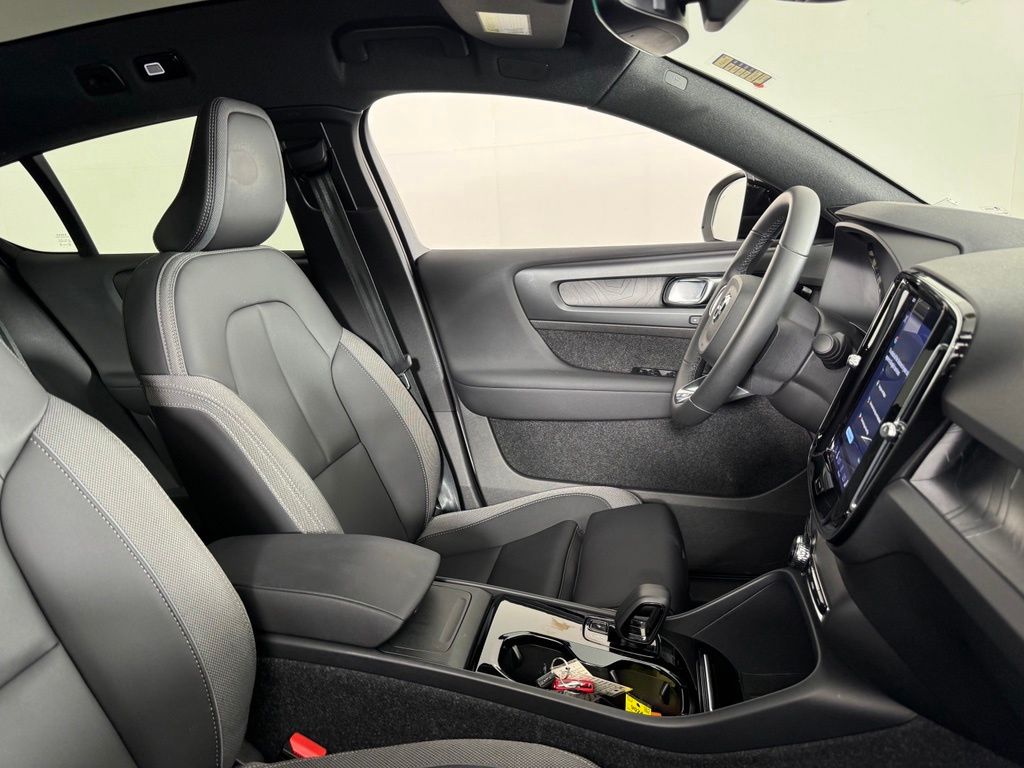 volvo c40 2023 YV4ED3GK0P2025463 image volvo c40 2023 YV4ED3GK0P2025463 image