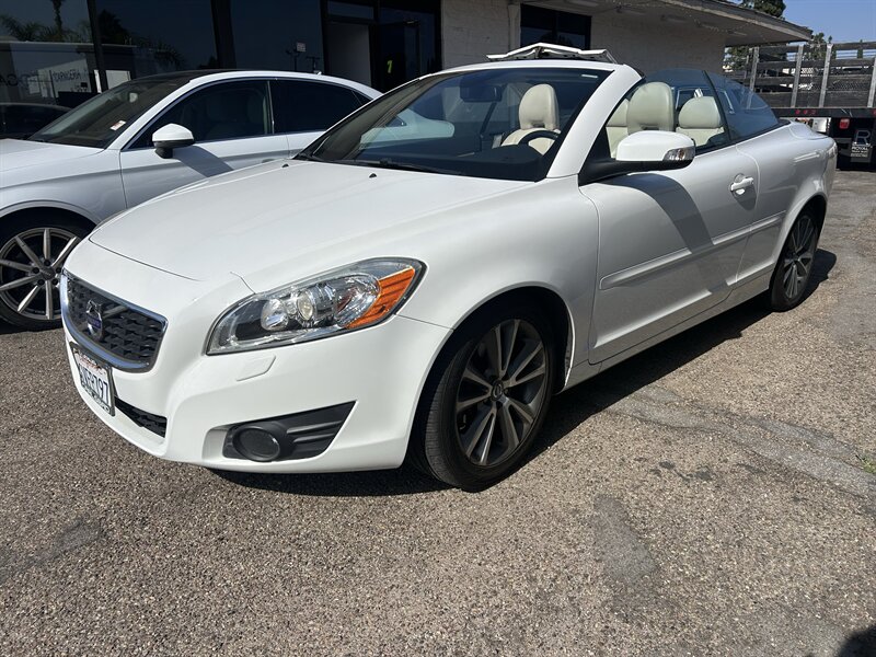 volvo c70 2011 YV1672MC7BJ117071 image volvo c70 2011 YV1672MC7BJ117071 image