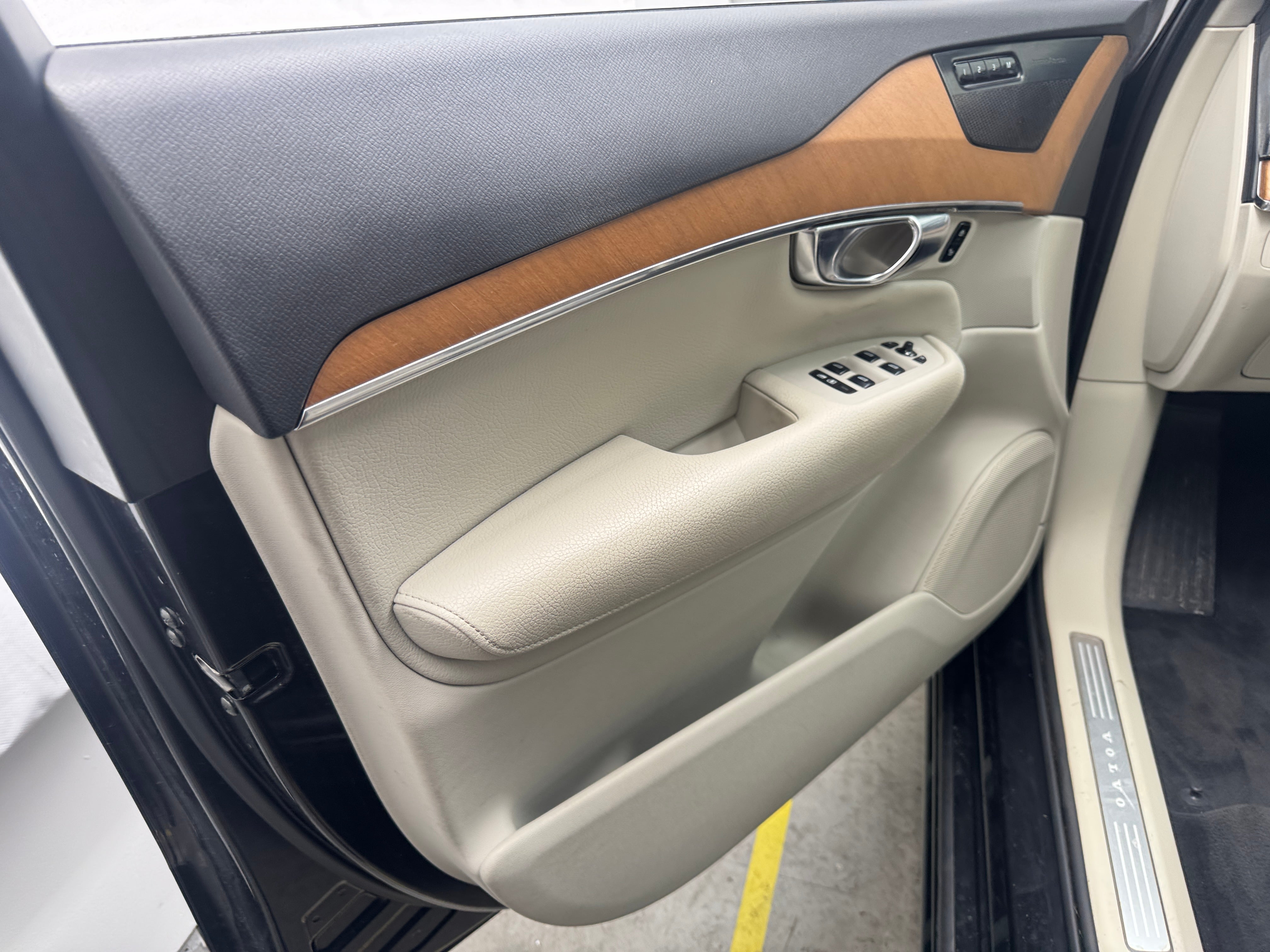 volvo xc90 2022 YV4A221K9N1785949 image volvo xc90 2022 YV4A221K9N1785949 image
