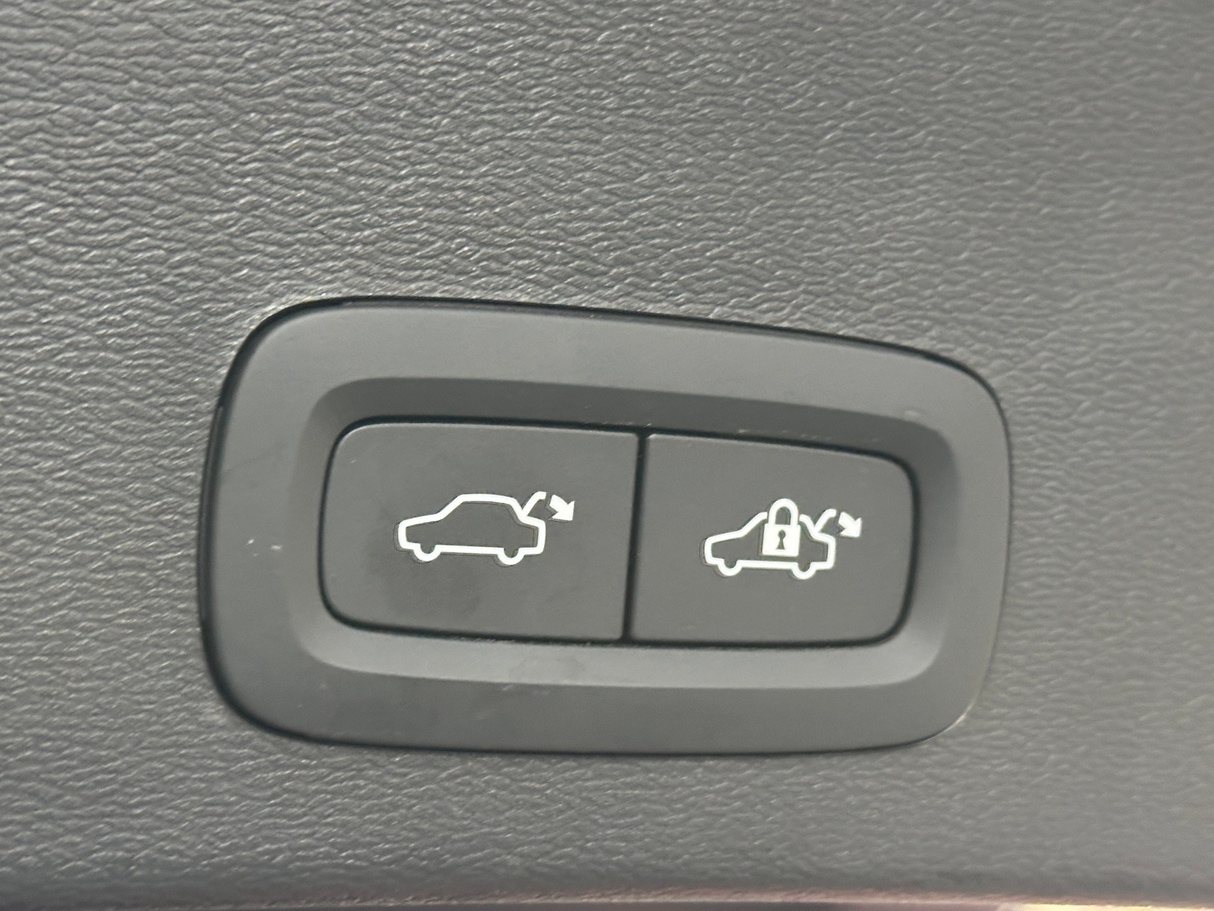 volvo xc40 2023 YV4K92HX9P2114165 image volvo xc40 2023 YV4K92HX9P2114165 image