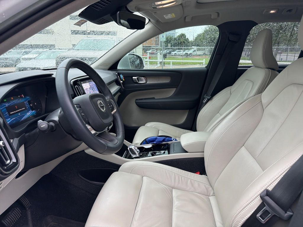 volvo xc40 2023 YV4L12UE6P2061120 image volvo xc40 2023 YV4L12UE6P2061120 image