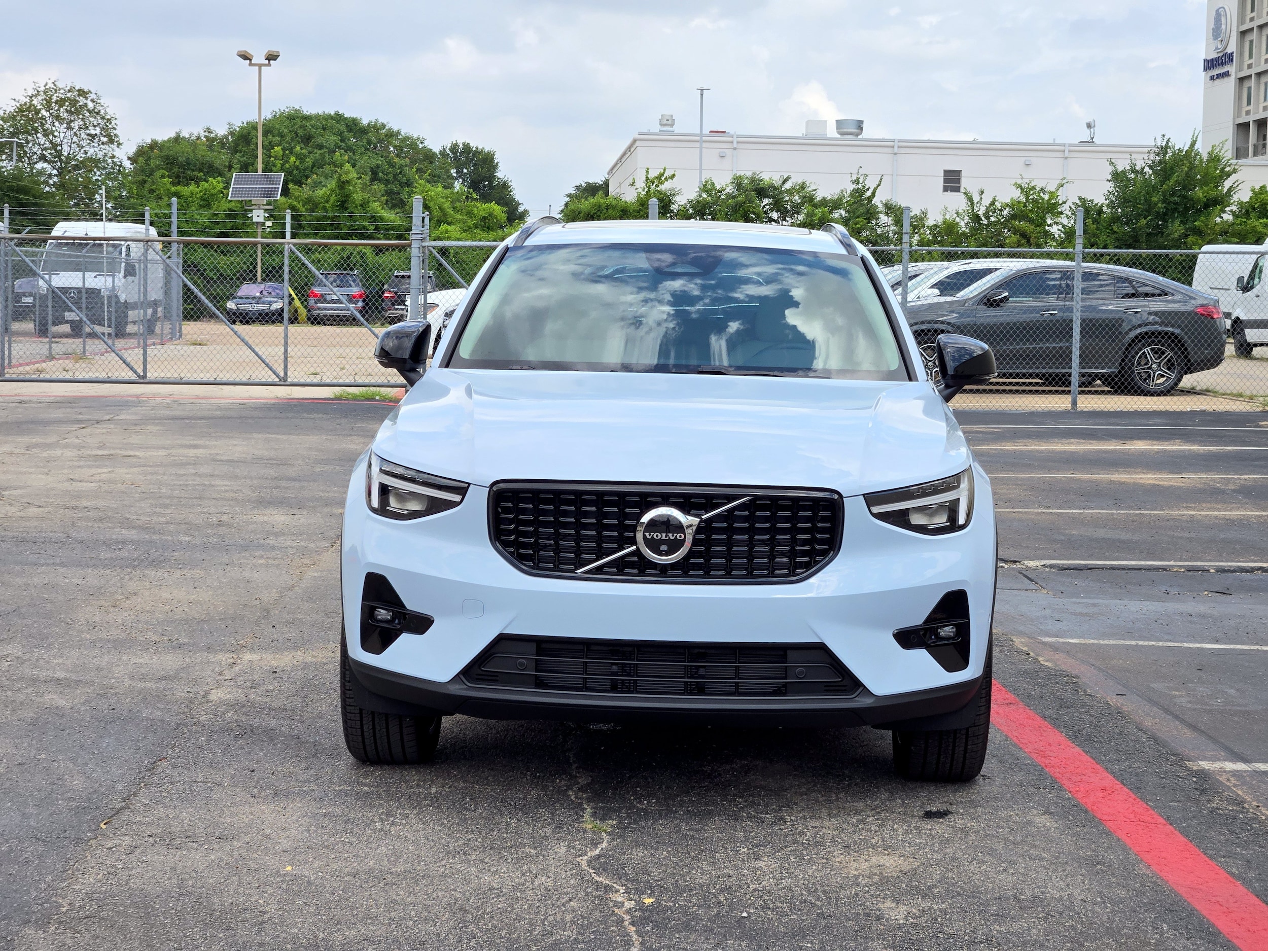 volvo xc40 2026 YV4L12UM8T2781424 image volvo xc40 2026 YV4L12UM8T2781424 image