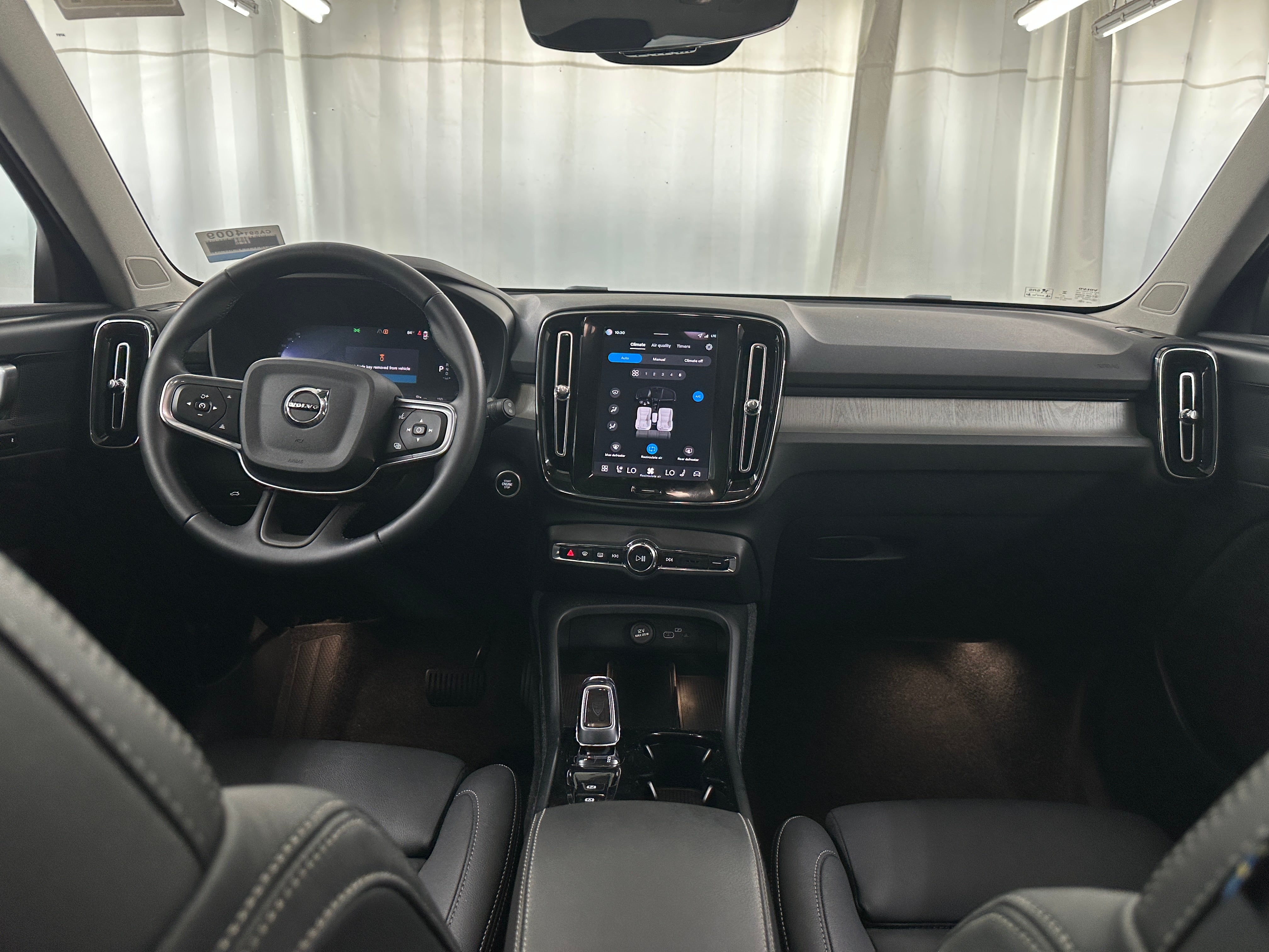volvo xc40 2026 YV4L12UC9T2740212 image volvo xc40 2026 YV4L12UC9T2740212 image