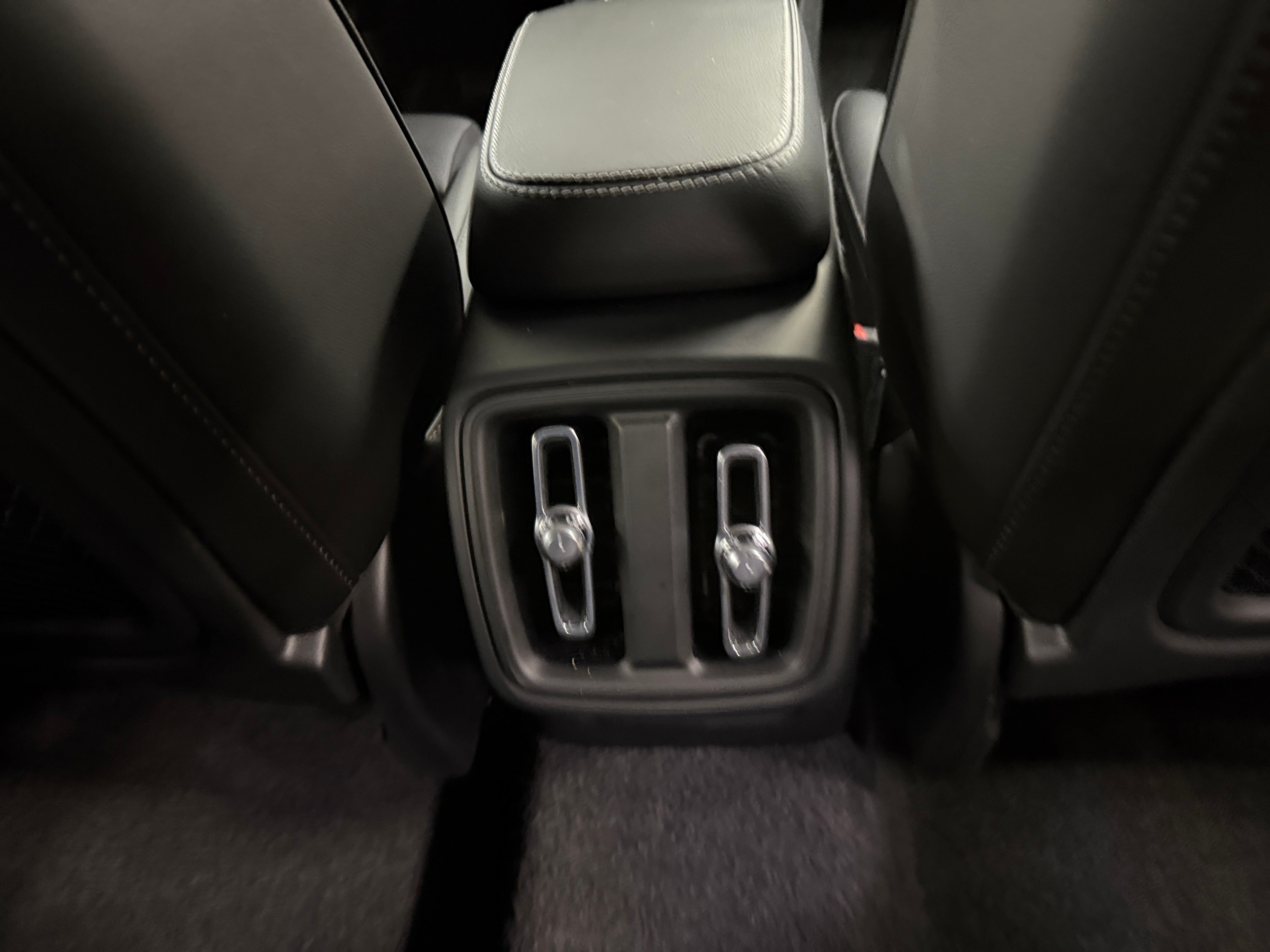 volvo xc40 2026 YV4L12UC4T2732972 image volvo xc40 2026 YV4L12UC4T2732972 image