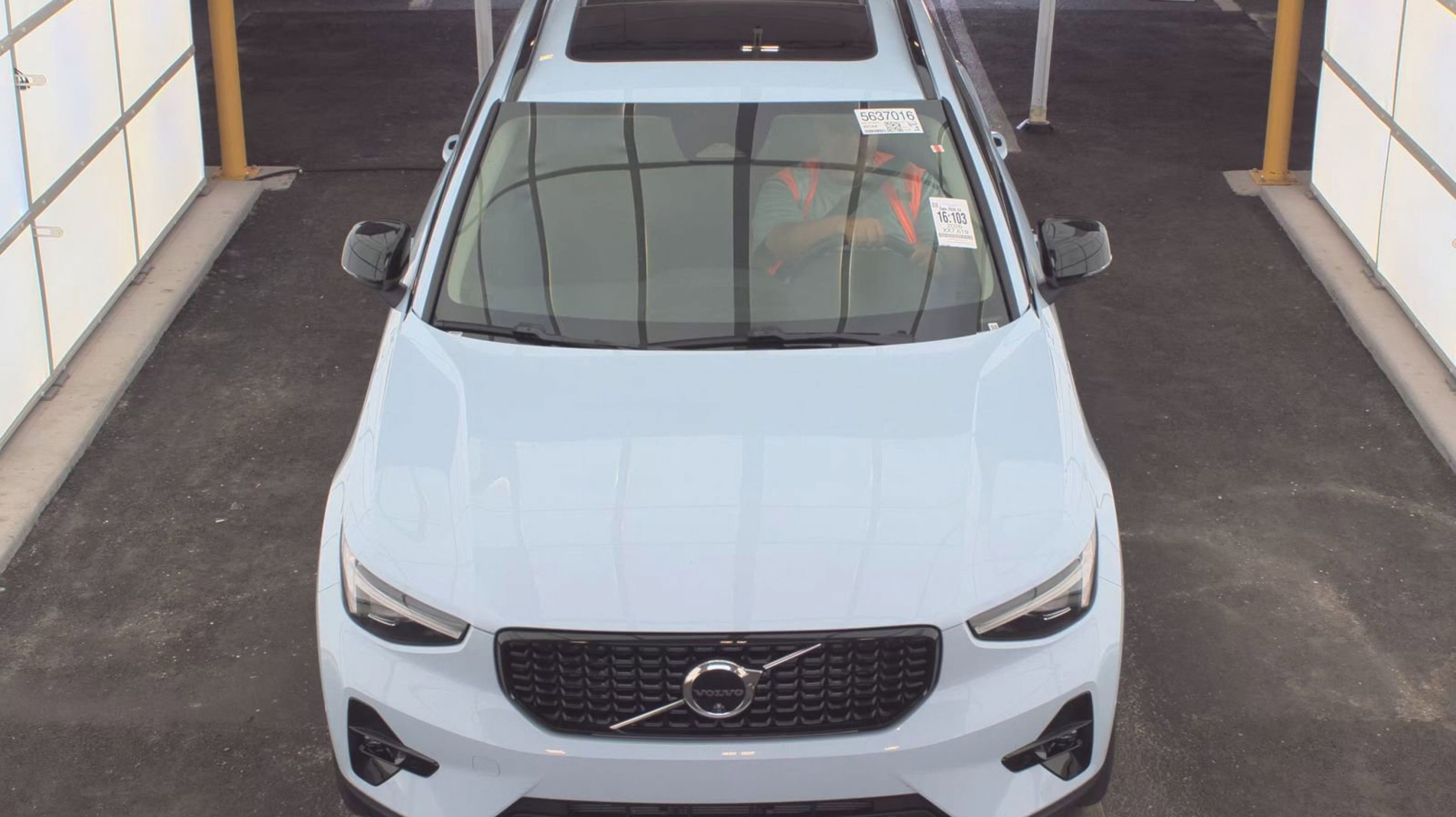 volvo xc40 2026 YV4L12UC3T2731523 image volvo xc40 2026 YV4L12UC3T2731523 image