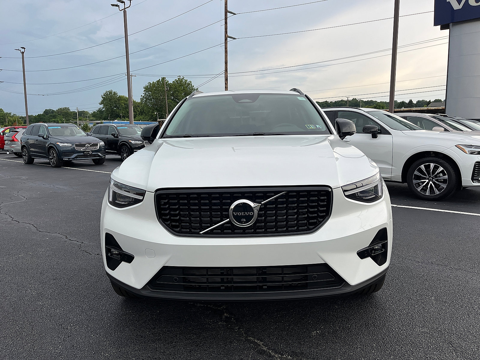 volvo xc40 2026 YV4L12UC7T2667695 image volvo xc40 2026 YV4L12UC7T2667695 image