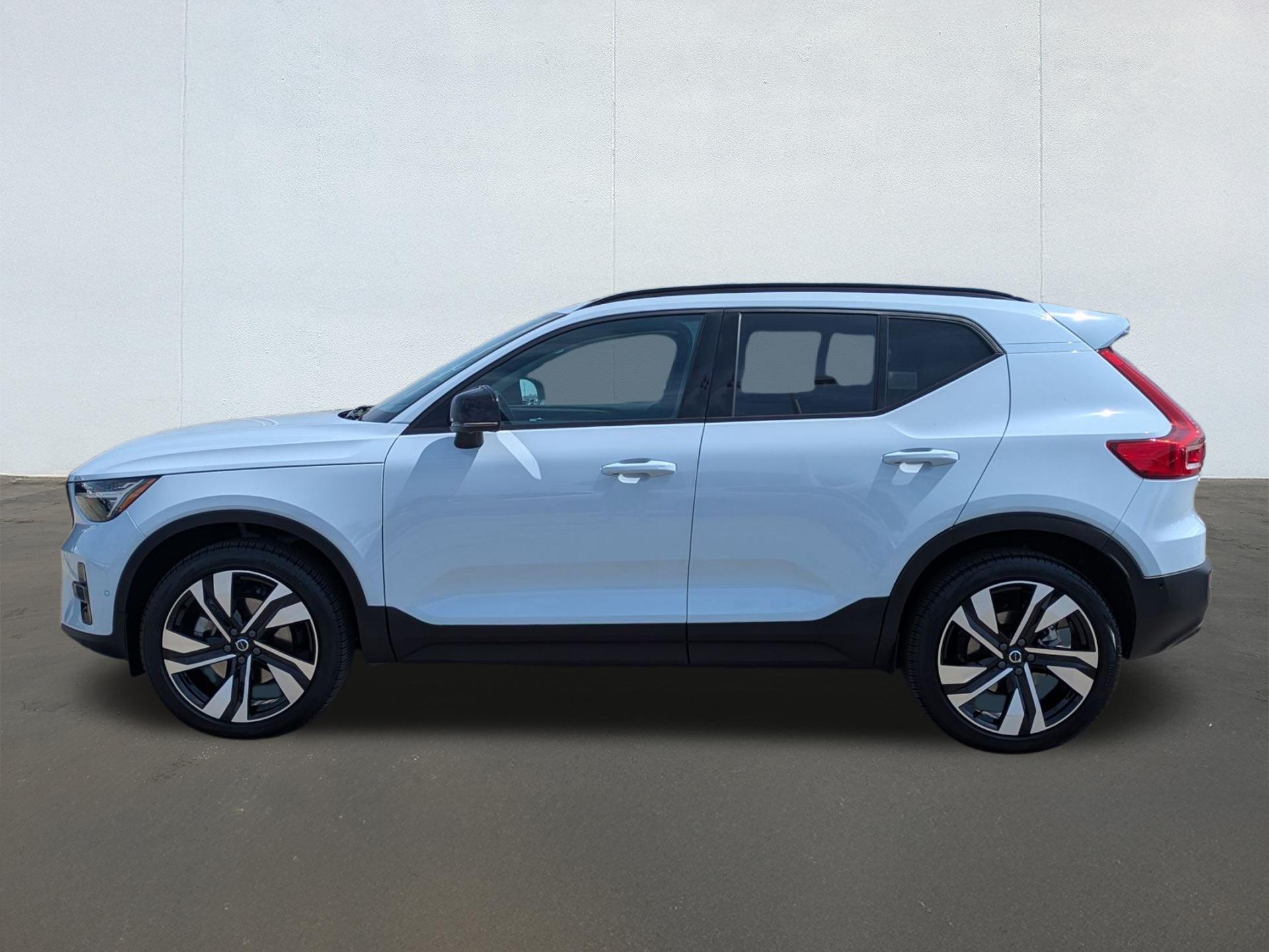 volvo xc40 2026 YV4L12UM9T2661549 image volvo xc40 2026 YV4L12UM9T2661549 image