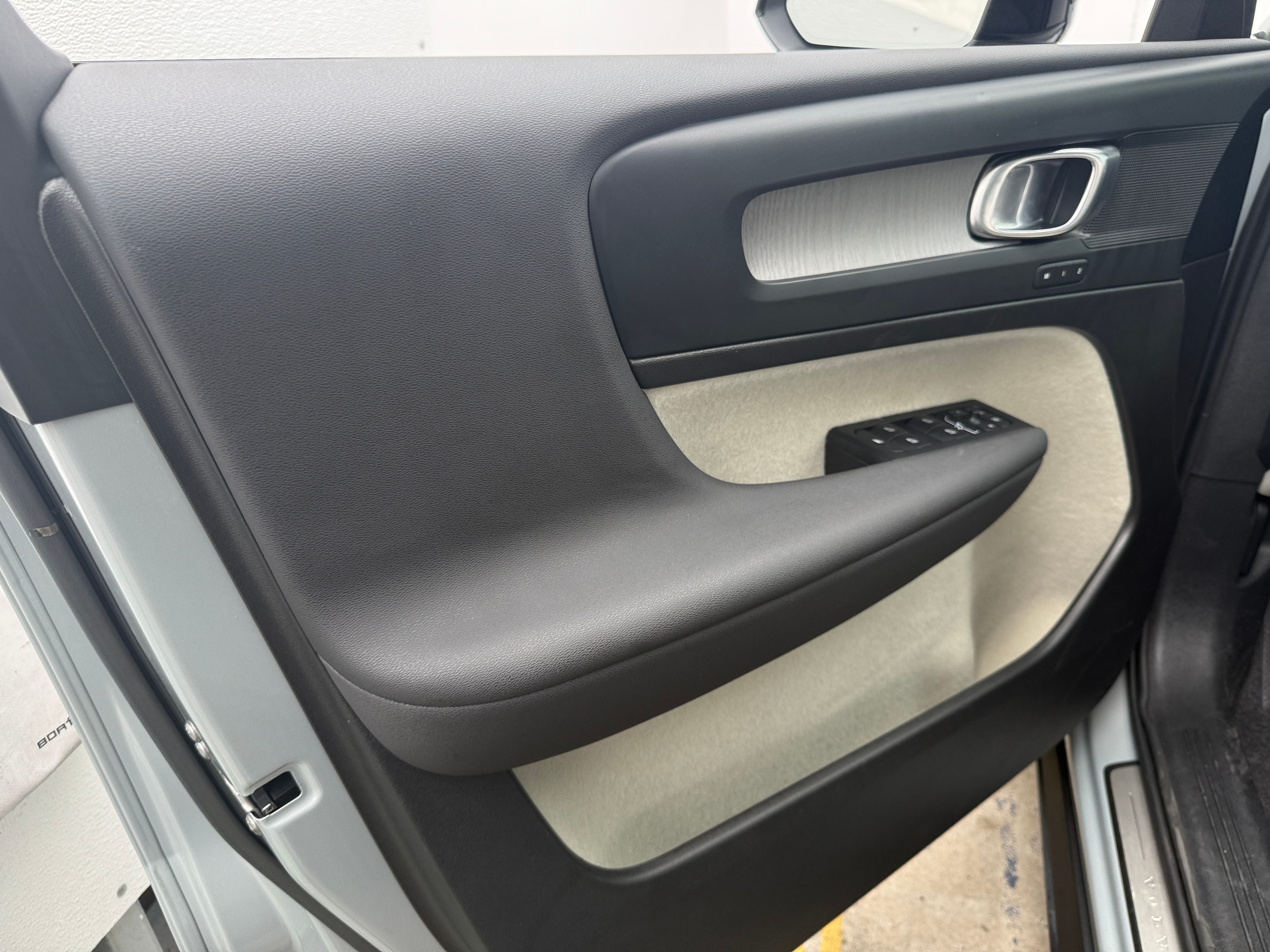 volvo xc40 2026 YV4L12UCXT2721703 image volvo xc40 2026 YV4L12UCXT2721703 image