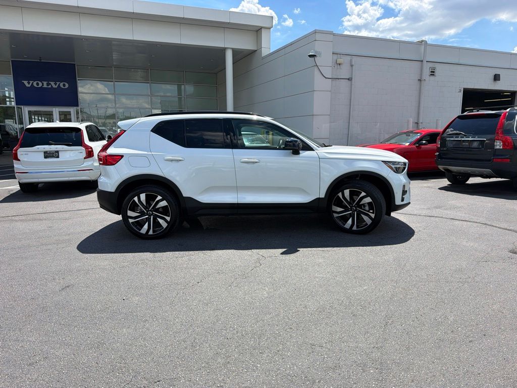 volvo xc40 2024 YV4L12UM0R2349127 image volvo xc40 2024 YV4L12UM0R2349127 image