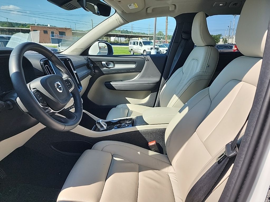 volvo xc40 2024 YV4L12UF2R2216404 image volvo xc40 2024 YV4L12UF2R2216404 image