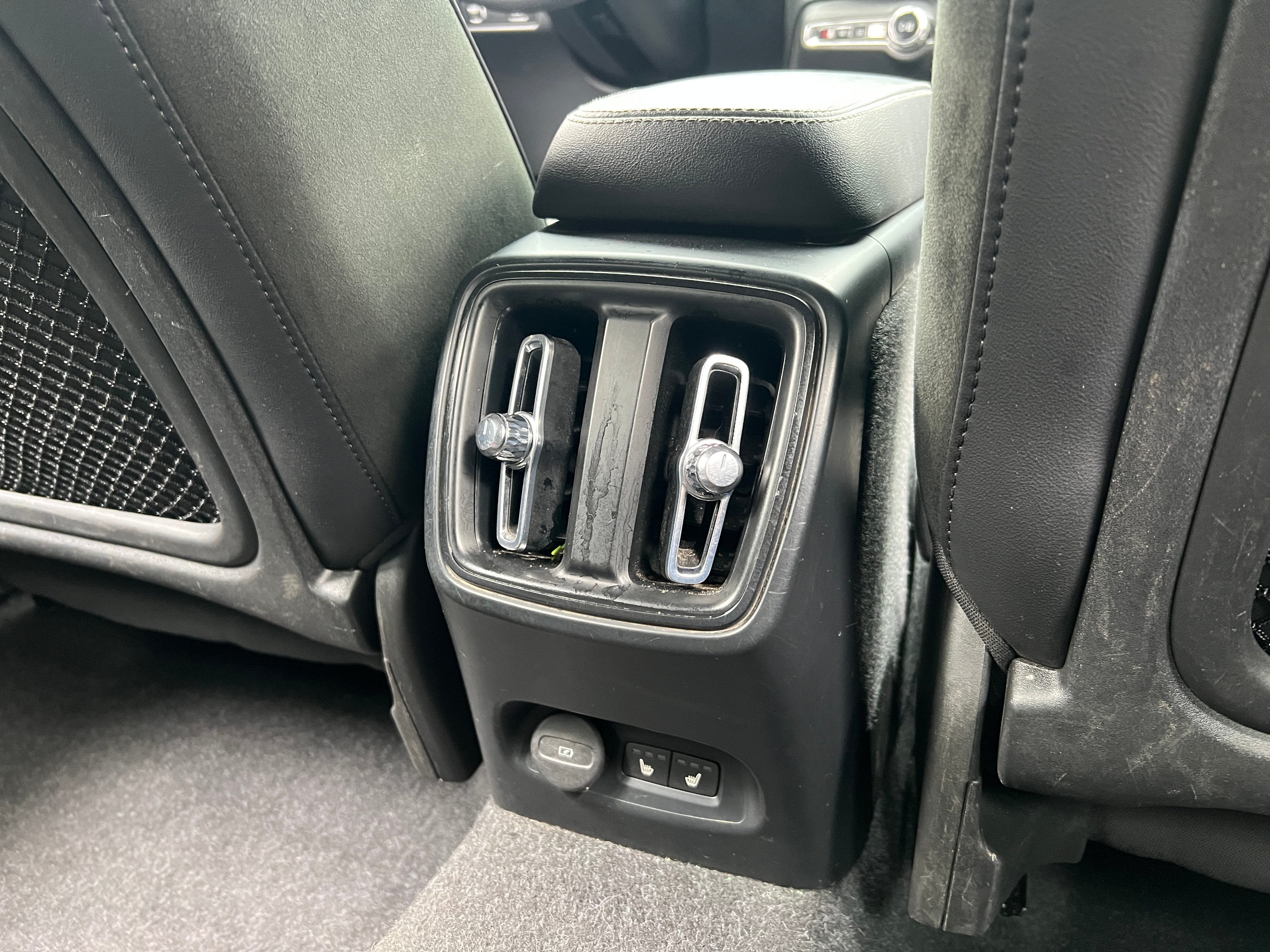 volvo xc40 2022 YV4ED3UR5N2648172 image volvo xc40 2022 YV4ED3UR5N2648172 image