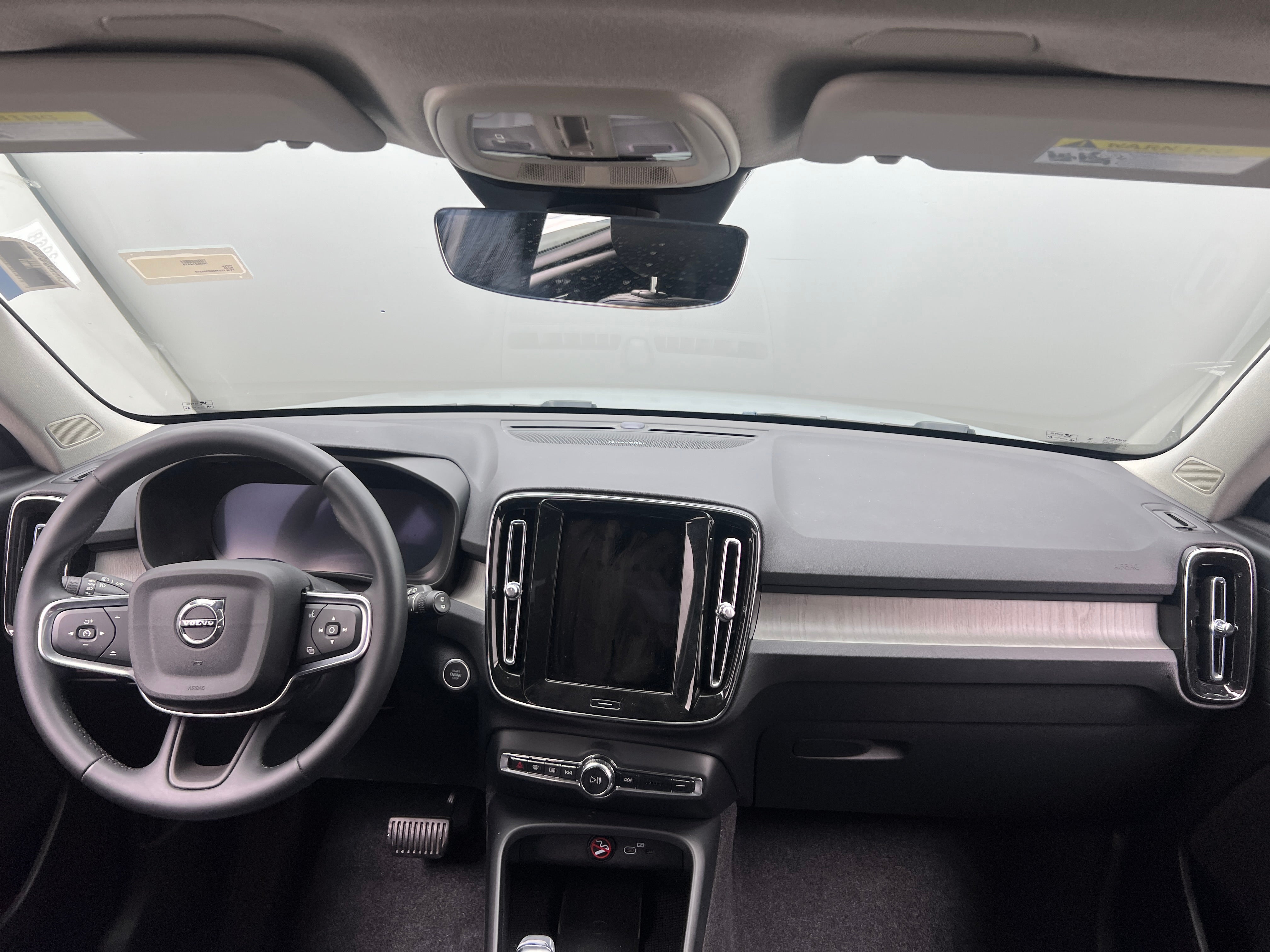 volvo xc40 2025 YV4L12UM3S2595319 image volvo xc40 2025 YV4L12UM3S2595319 image