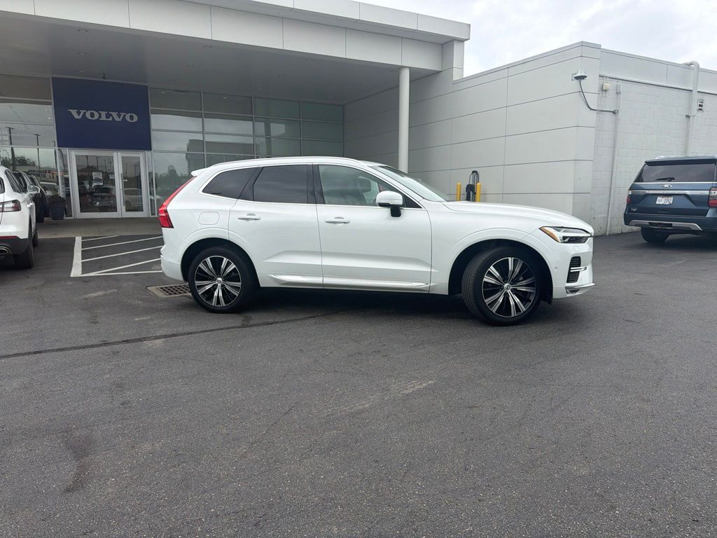 volvo xc60 2023 YV4L12RN2P1370484 image