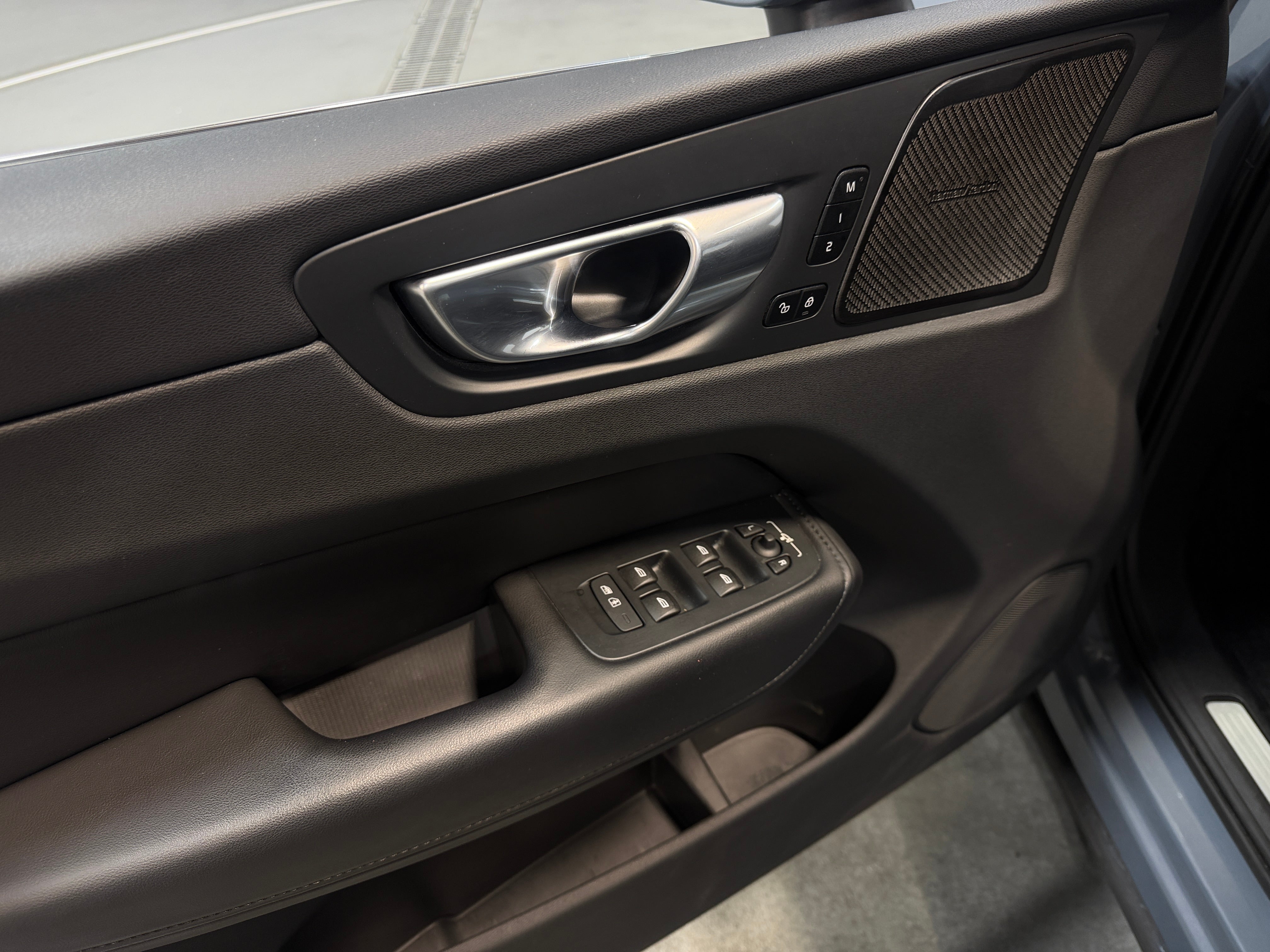 volvo xc60 2023 YV4L12DN3P1376351 image volvo xc60 2023 YV4L12DN3P1376351 image