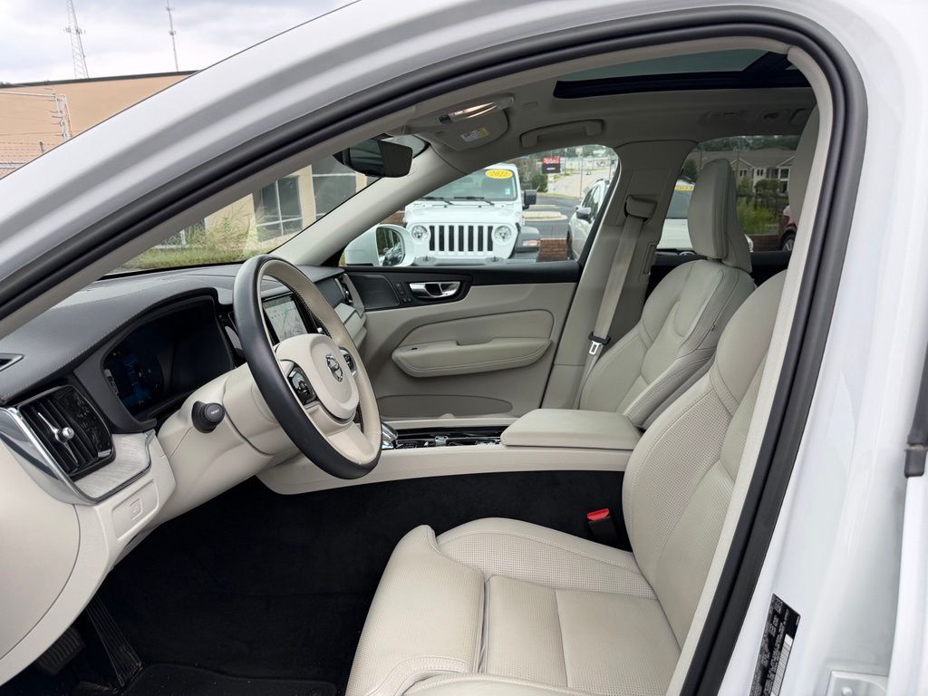 volvo xc60 2023 YV4062RA5P1290243 image volvo xc60 2023 YV4062RA5P1290243 image