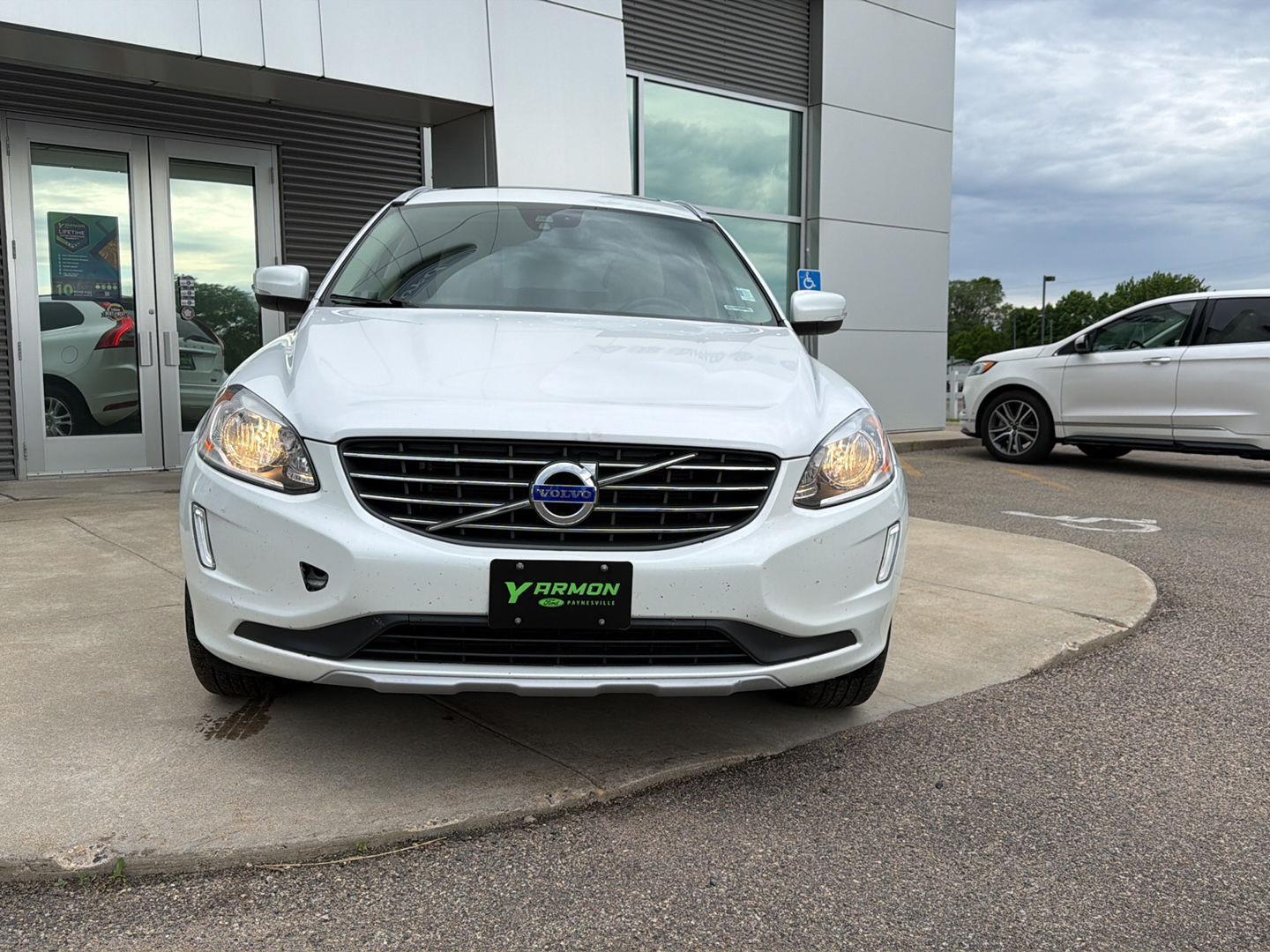 volvo xc60 2016 YV4612RKXG2833372 image volvo xc60 2016 YV4612RKXG2833372 image