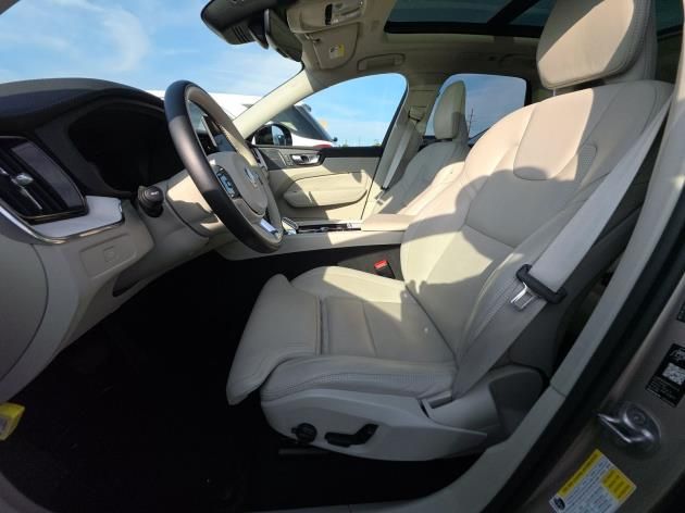 volvo xc60 2026 YV4M12RM1T1412861 image volvo xc60 2026 YV4M12RM1T1412861 image