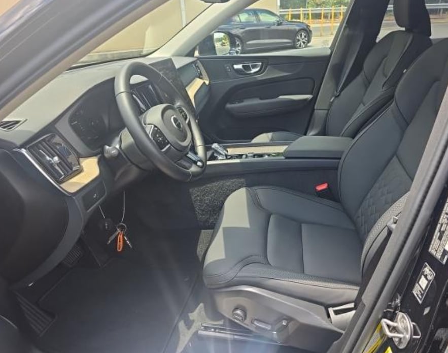 volvo xc60 2026 YV4M12RC9T1417054 image volvo xc60 2026 YV4M12RC9T1417054 image