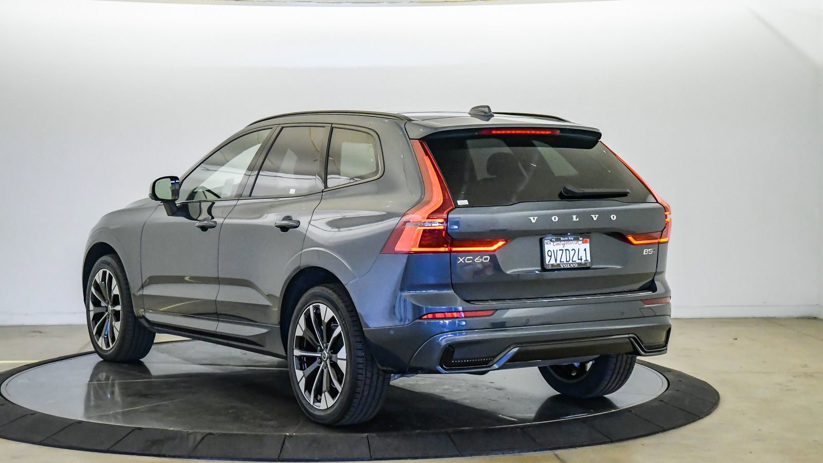 volvo xc60 2026 YV4M12RCXT1335513 image volvo xc60 2026 YV4M12RCXT1335513 image