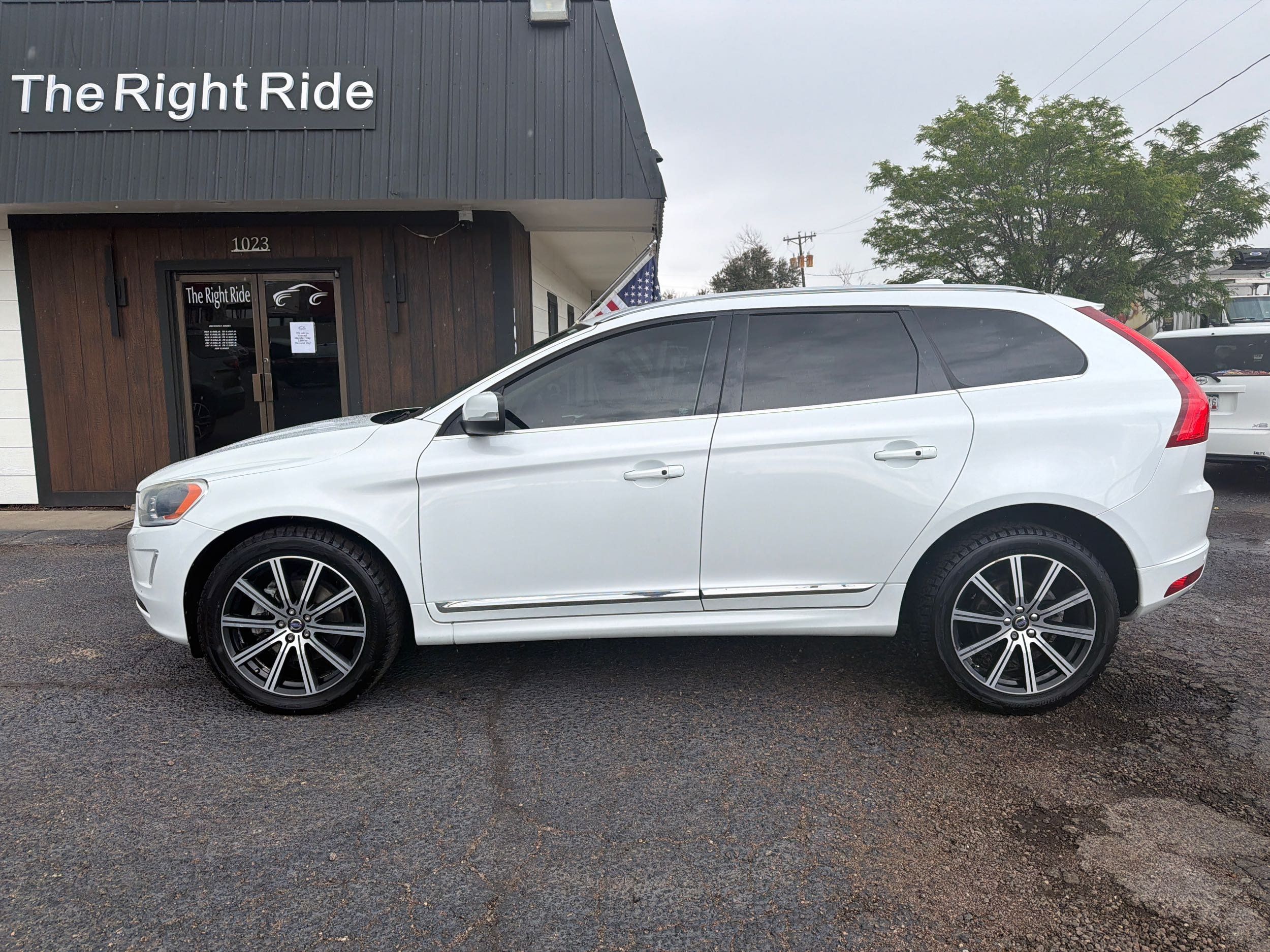 volvo xc60 2017 YV449MRUXH2039146 image volvo xc60 2017 YV449MRUXH2039146 image