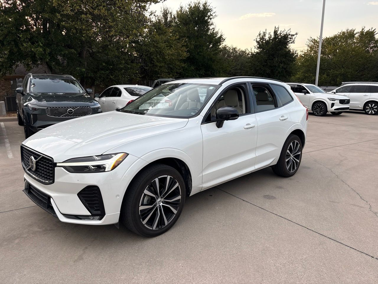 volvo xc60 2024 YV4L12RL2R1756260 image volvo xc60 2024 YV4L12RL2R1756260 image